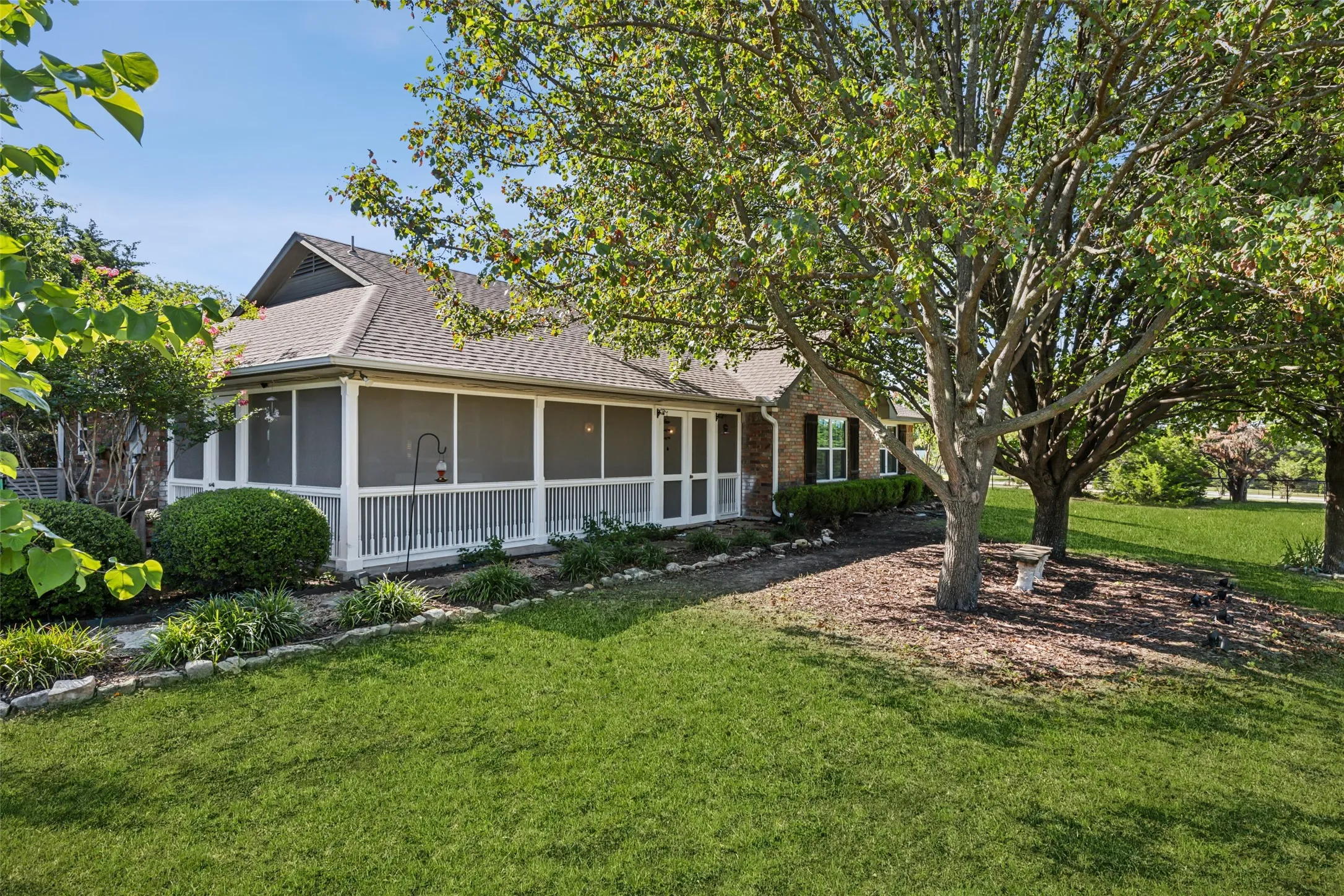 Single Family Residence For Sale in Collin County , 1980 Winningkoff Road, Lucas, Texas 75002, 3 Bedroom, 3 Bathroom, Garage spaces, 1,967 Sqft, built in 1991, mls#21323081, Real Estate Agent in Lucas, Homes For Sale in Collin county, Homes For Sale in Lucas, Realtor in Lucas Texas, Real Estate Brokerage Independent Realty Texas, Luminita Cordes Realtor
