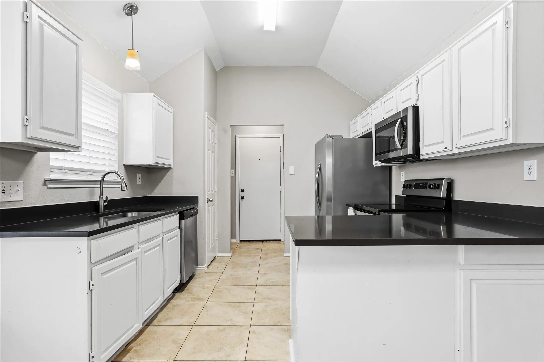 Single Family Residence For Sale in Tarrant County , 6308 S Chesterfield Drive, Fort Worth, Texas 76179, 3 Bedroom, 2 Bathroom, 2 Garage spaces, 1,522 Sqft, built in 1987, mls#21323141, Real Estate Agent in Fort Worth, Homes For Sale in Tarrant county, Homes For Sale in Fort Worth, Realtor in Fort Worth Texas, Real Estate Brokerage Independent Realty Texas, Luminita Cordes Realtor