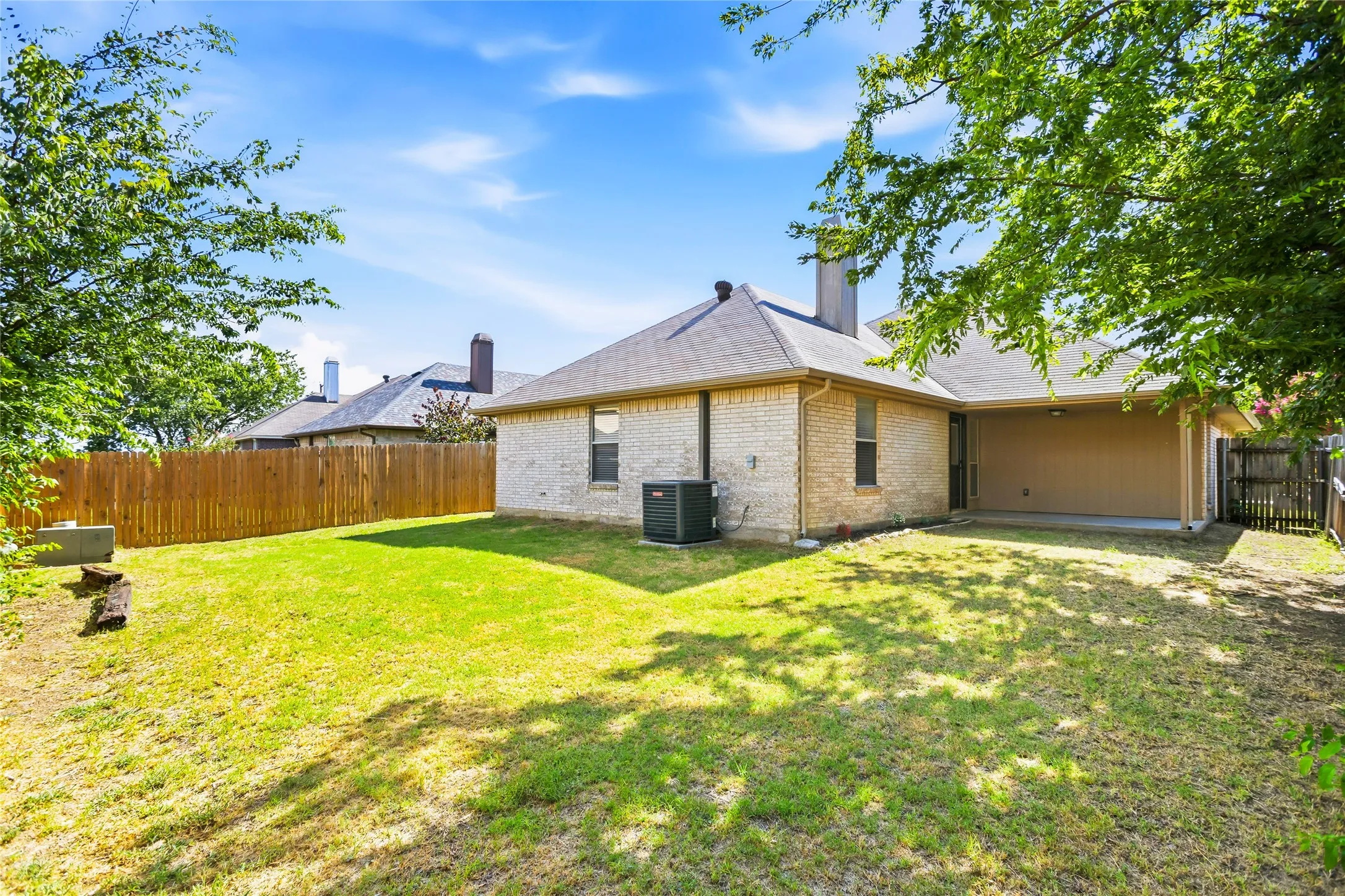 Single Family Residence For Sale in Tarrant County , 6308 S Chesterfield Drive, Fort Worth, Texas 76179, 3 Bedroom, 2 Bathroom, 2 Garage spaces, 1,522 Sqft, built in 1987, mls#21323141, Real Estate Agent in Fort Worth, Homes For Sale in Tarrant county, Homes For Sale in Fort Worth, Realtor in Fort Worth Texas, Real Estate Brokerage Independent Realty Texas, Luminita Cordes Realtor