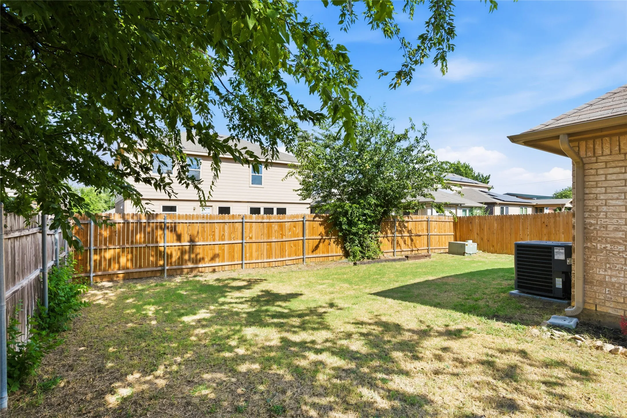 Single Family Residence For Sale in Tarrant County , 6308 S Chesterfield Drive, Fort Worth, Texas 76179, 3 Bedroom, 2 Bathroom, 2 Garage spaces, 1,522 Sqft, built in 1987, mls#21323141, Real Estate Agent in Fort Worth, Homes For Sale in Tarrant county, Homes For Sale in Fort Worth, Realtor in Fort Worth Texas, Real Estate Brokerage Independent Realty Texas, Luminita Cordes Realtor