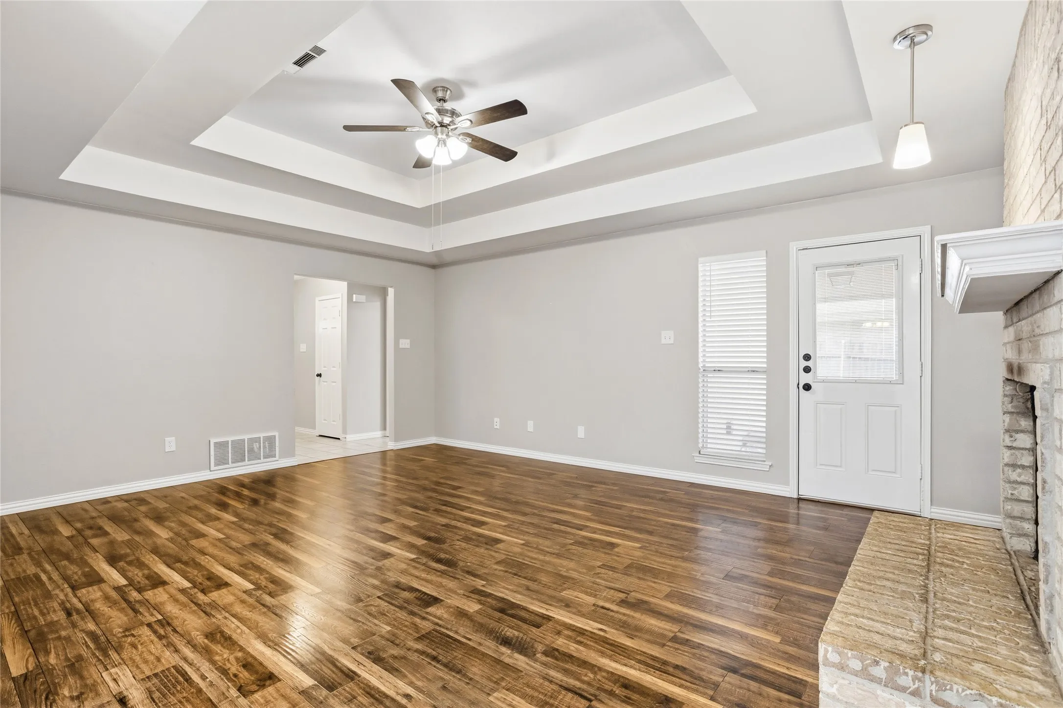 Single Family Residence For Sale in Tarrant County , 6308 S Chesterfield Drive, Fort Worth, Texas 76179, 3 Bedroom, 2 Bathroom, 2 Garage spaces, 1,522 Sqft, built in 1987, mls#21323141, Real Estate Agent in Fort Worth, Homes For Sale in Tarrant county, Homes For Sale in Fort Worth, Realtor in Fort Worth Texas, Real Estate Brokerage Independent Realty Texas, Luminita Cordes Realtor