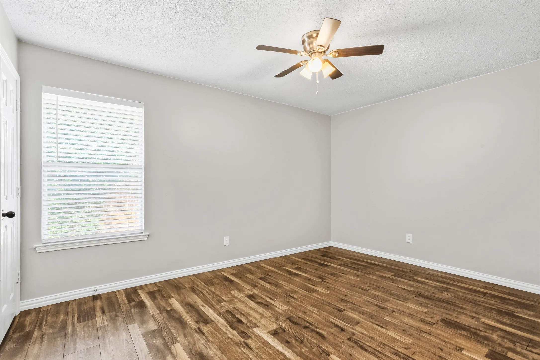 Single Family Residence For Sale in Tarrant County , 6308 S Chesterfield Drive, Fort Worth, Texas 76179, 3 Bedroom, 2 Bathroom, 2 Garage spaces, 1,522 Sqft, built in 1987, mls#21323141, Real Estate Agent in Fort Worth, Homes For Sale in Tarrant county, Homes For Sale in Fort Worth, Realtor in Fort Worth Texas, Real Estate Brokerage Independent Realty Texas, Luminita Cordes Realtor