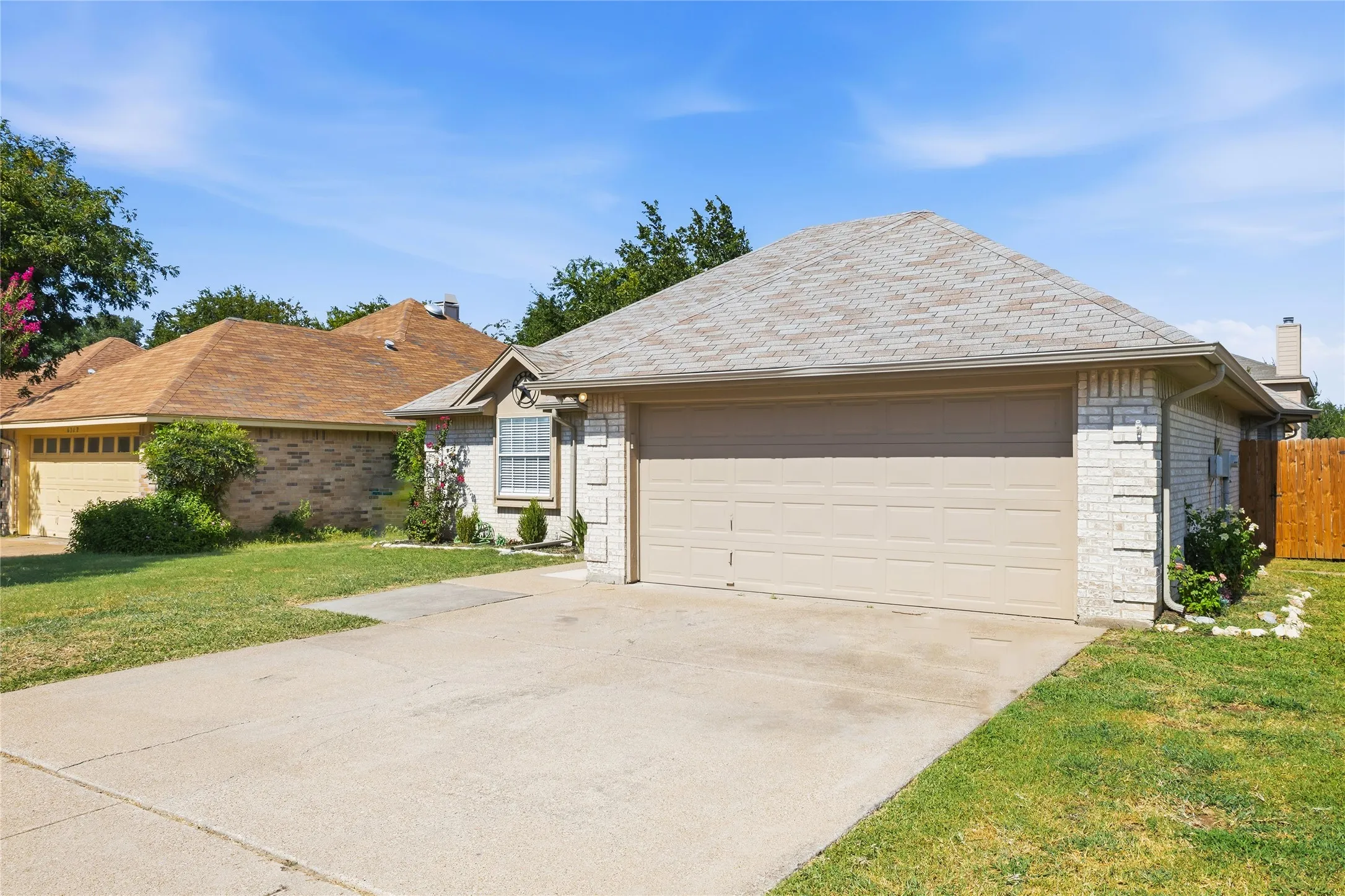 Single Family Residence For Sale in Tarrant County , 6308 S Chesterfield Drive, Fort Worth, Texas 76179, 3 Bedroom, 2 Bathroom, 2 Garage spaces, 1,522 Sqft, built in 1987, mls#21323141, Real Estate Agent in Fort Worth, Homes For Sale in Tarrant county, Homes For Sale in Fort Worth, Realtor in Fort Worth Texas, Real Estate Brokerage Independent Realty Texas, Luminita Cordes Realtor