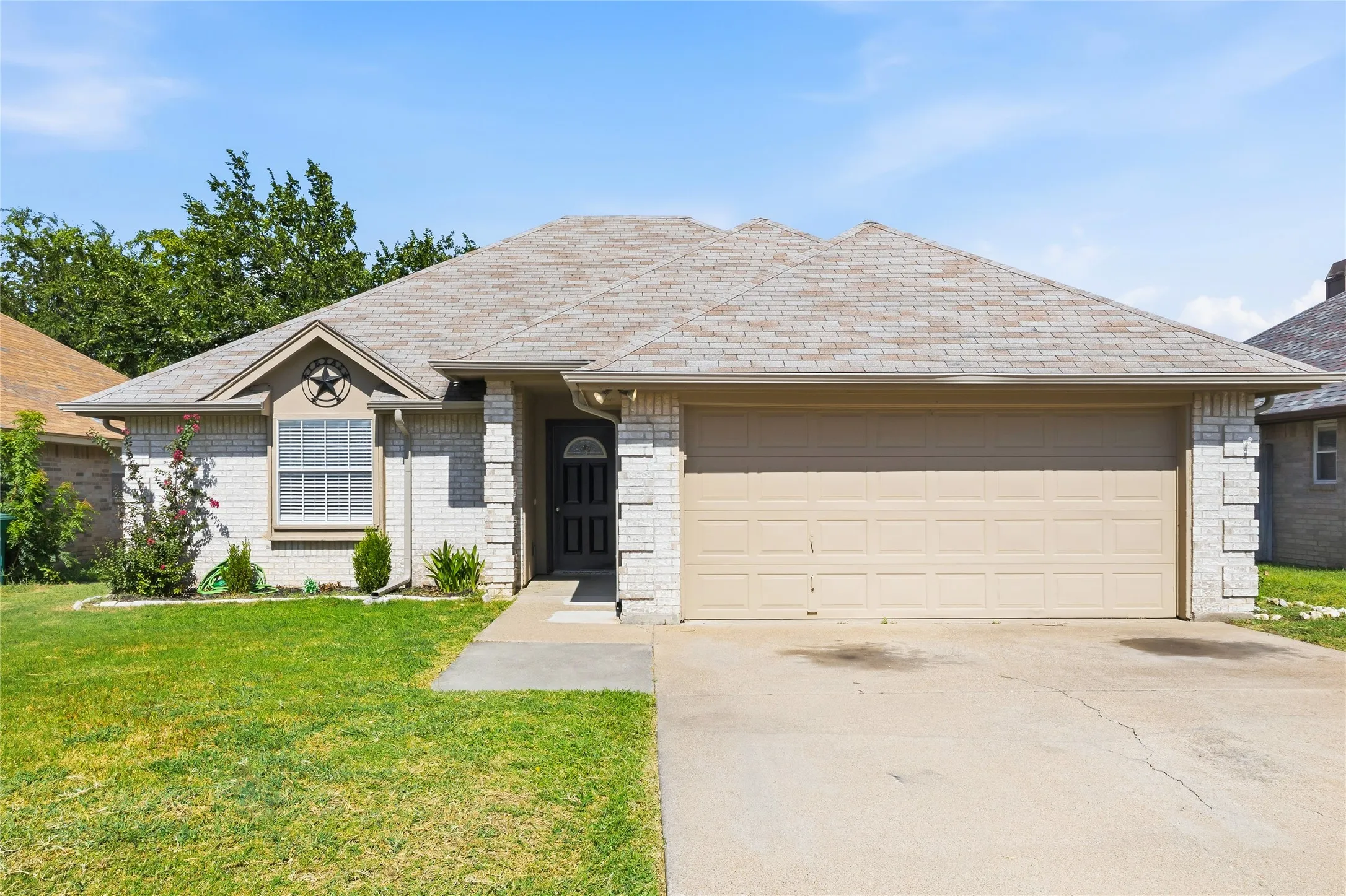 Single Family Residence For Sale in Tarrant County , 6308 S Chesterfield Drive, Fort Worth, Texas 76179, 3 Bedroom, 2 Bathroom, 2 Garage spaces, 1,522 Sqft, built in 1987, mls#21323141, Real Estate Agent in Fort Worth, Homes For Sale in Tarrant county, Homes For Sale in Fort Worth, Realtor in Fort Worth Texas, Real Estate Brokerage Independent Realty Texas, Luminita Cordes Realtor