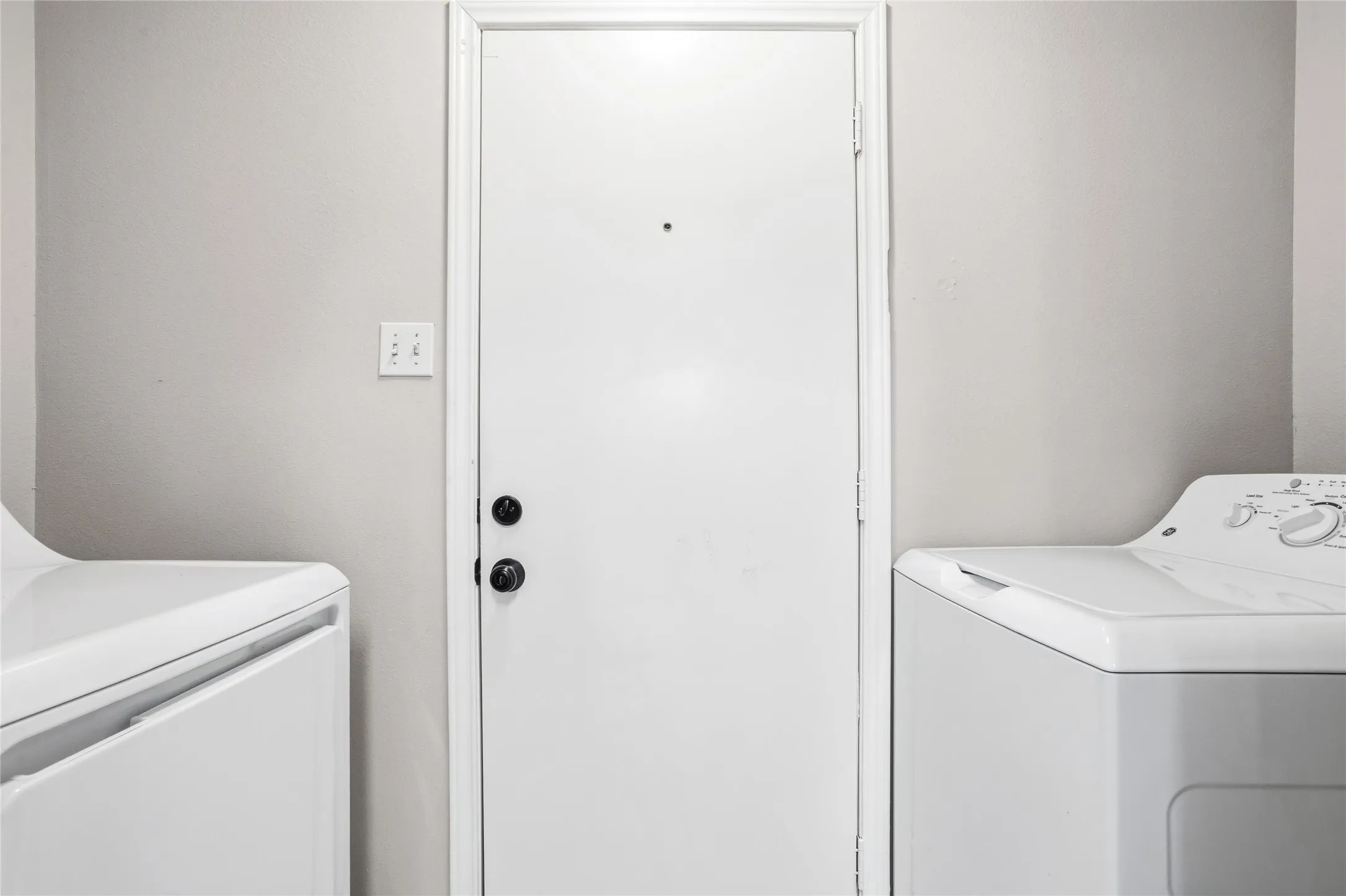 Single Family Residence For Sale in Tarrant County , 6308 S Chesterfield Drive, Fort Worth, Texas 76179, 3 Bedroom, 2 Bathroom, 2 Garage spaces, 1,522 Sqft, built in 1987, mls#21323141, Real Estate Agent in Fort Worth, Homes For Sale in Tarrant county, Homes For Sale in Fort Worth, Realtor in Fort Worth Texas, Real Estate Brokerage Independent Realty Texas, Luminita Cordes Realtor