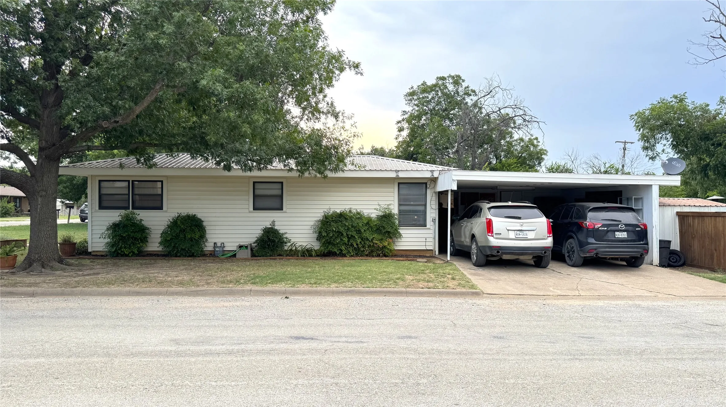 Single Family Residence For Sale in Coleman County , 313 Miami, Coleman, Texas 76834, 3 Bedroom, 2 Bathroom, Garage spaces, 1,338 Sqft, built in 1975, mls#21323186, Real Estate Agent in Coleman, Homes For Sale in Coleman county, Homes For Sale in Coleman, Realtor in Coleman Texas, Real Estate Brokerage Independent Realty Texas, Luminita Cordes Realtor