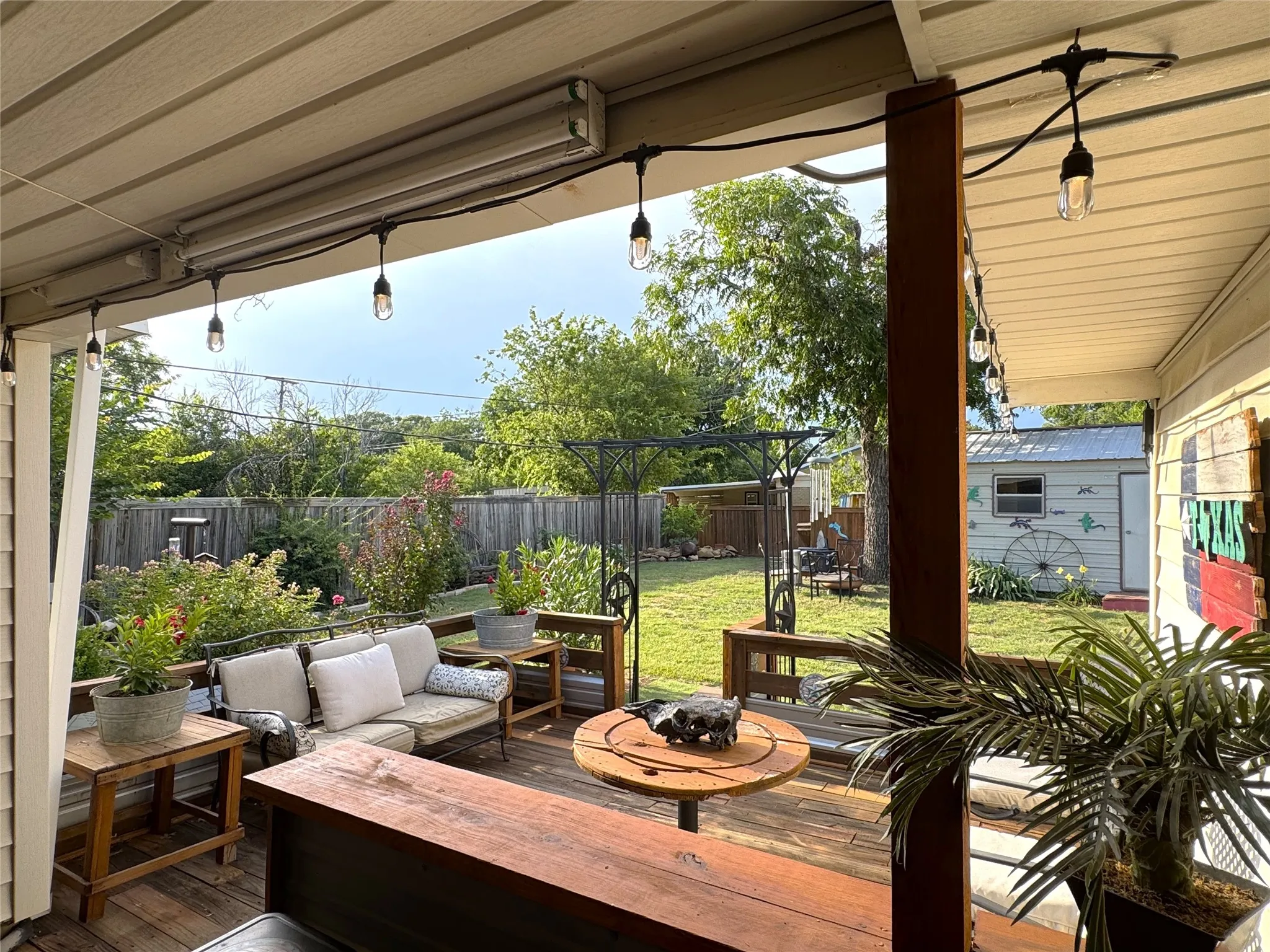 Single Family Residence For Sale in Coleman County , 313 Miami, Coleman, Texas 76834, 3 Bedroom, 2 Bathroom, Garage spaces, 1,338 Sqft, built in 1975, mls#21323186, Real Estate Agent in Coleman, Homes For Sale in Coleman county, Homes For Sale in Coleman, Realtor in Coleman Texas, Real Estate Brokerage Independent Realty Texas, Luminita Cordes Realtor