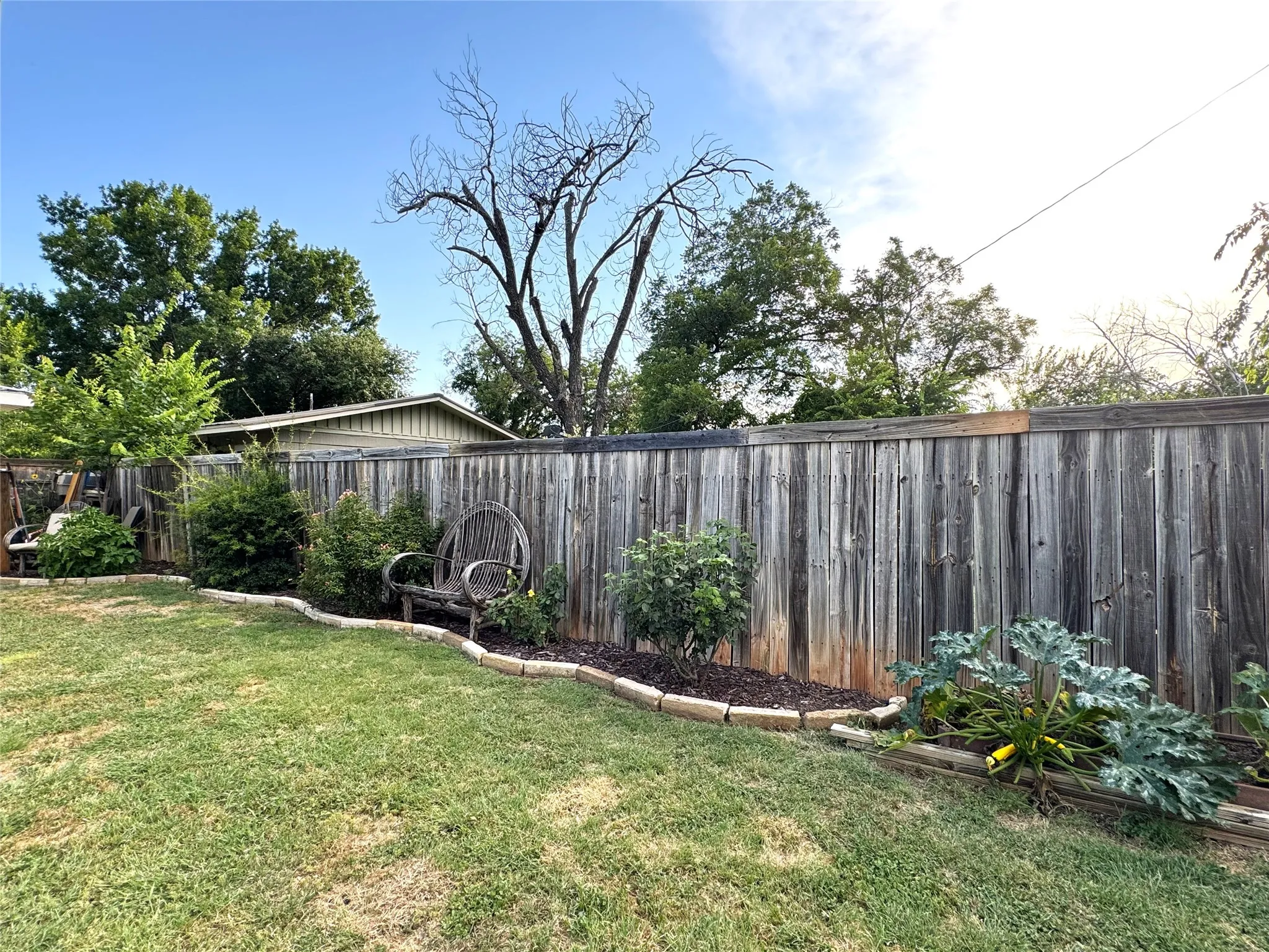 Single Family Residence For Sale in Coleman County , 313 Miami, Coleman, Texas 76834, 3 Bedroom, 2 Bathroom, Garage spaces, 1,338 Sqft, built in 1975, mls#21323186, Real Estate Agent in Coleman, Homes For Sale in Coleman county, Homes For Sale in Coleman, Realtor in Coleman Texas, Real Estate Brokerage Independent Realty Texas, Luminita Cordes Realtor
