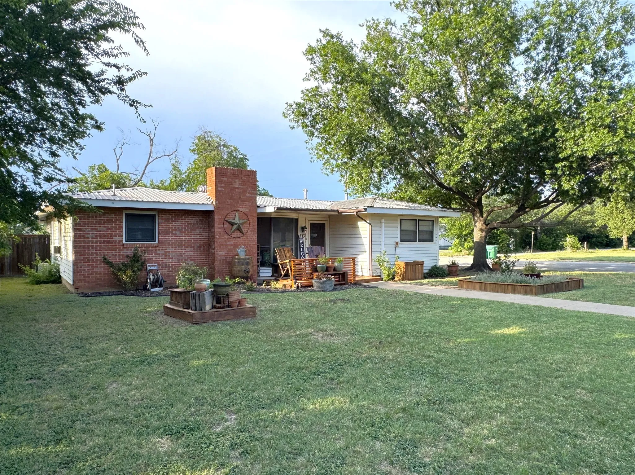 Single Family Residence For Sale in Coleman County , 313 Miami, Coleman, Texas 76834, 3 Bedroom, 2 Bathroom, Garage spaces, 1,338 Sqft, built in 1975, mls#21323186, Real Estate Agent in Coleman, Homes For Sale in Coleman county, Homes For Sale in Coleman, Realtor in Coleman Texas, Real Estate Brokerage Independent Realty Texas, Luminita Cordes Realtor