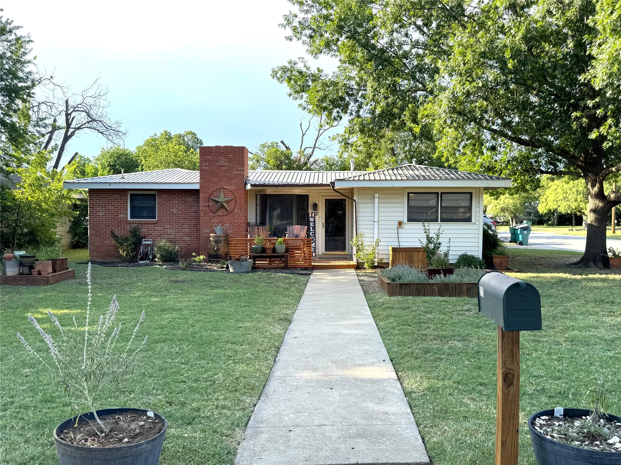Single Family Residence For Sale in Coleman County , 313 Miami, Coleman, Texas 76834, 3 Bedroom, 2 Bathroom, Garage spaces, 1,338 Sqft, built in 1975, mls#21323186, Real Estate Agent in Coleman, Homes For Sale in Coleman county, Homes For Sale in Coleman, Realtor in Coleman Texas, Real Estate Brokerage Independent Realty Texas, Luminita Cordes Realtor