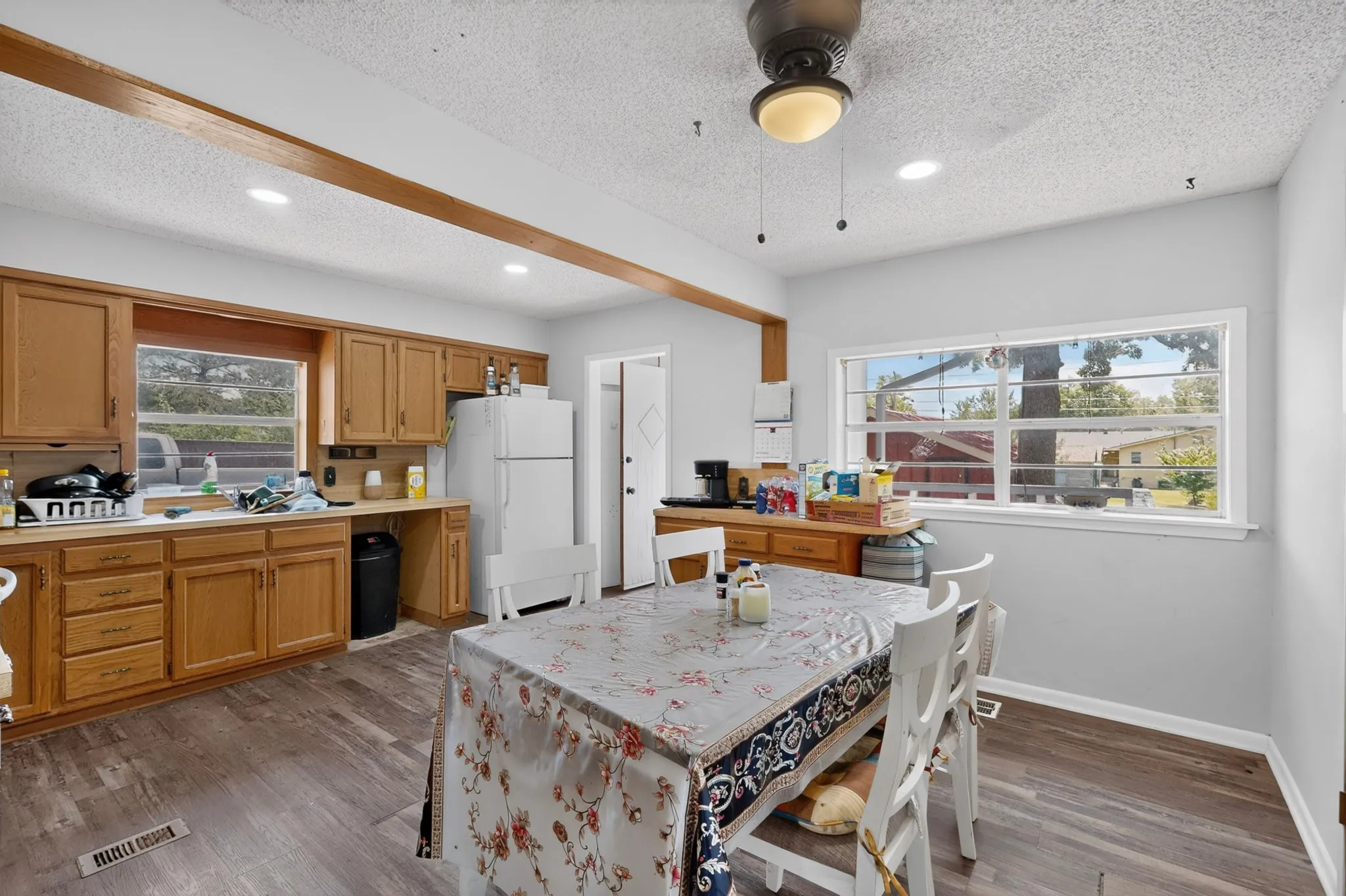 Single Family Residence For Sale in Grayson County , 908 W Heron Street, Denison, Texas 75020, 3 Bedroom, 3 Bathroom, 1 Garage spaces, 2,600 Sqft, built in 1942, mls#21323194, Real Estate Agent in Denison, Homes For Sale in Grayson county, Homes For Sale in Denison, Realtor in Denison Texas, Real Estate Brokerage Independent Realty Texas, Luminita Cordes Realtor