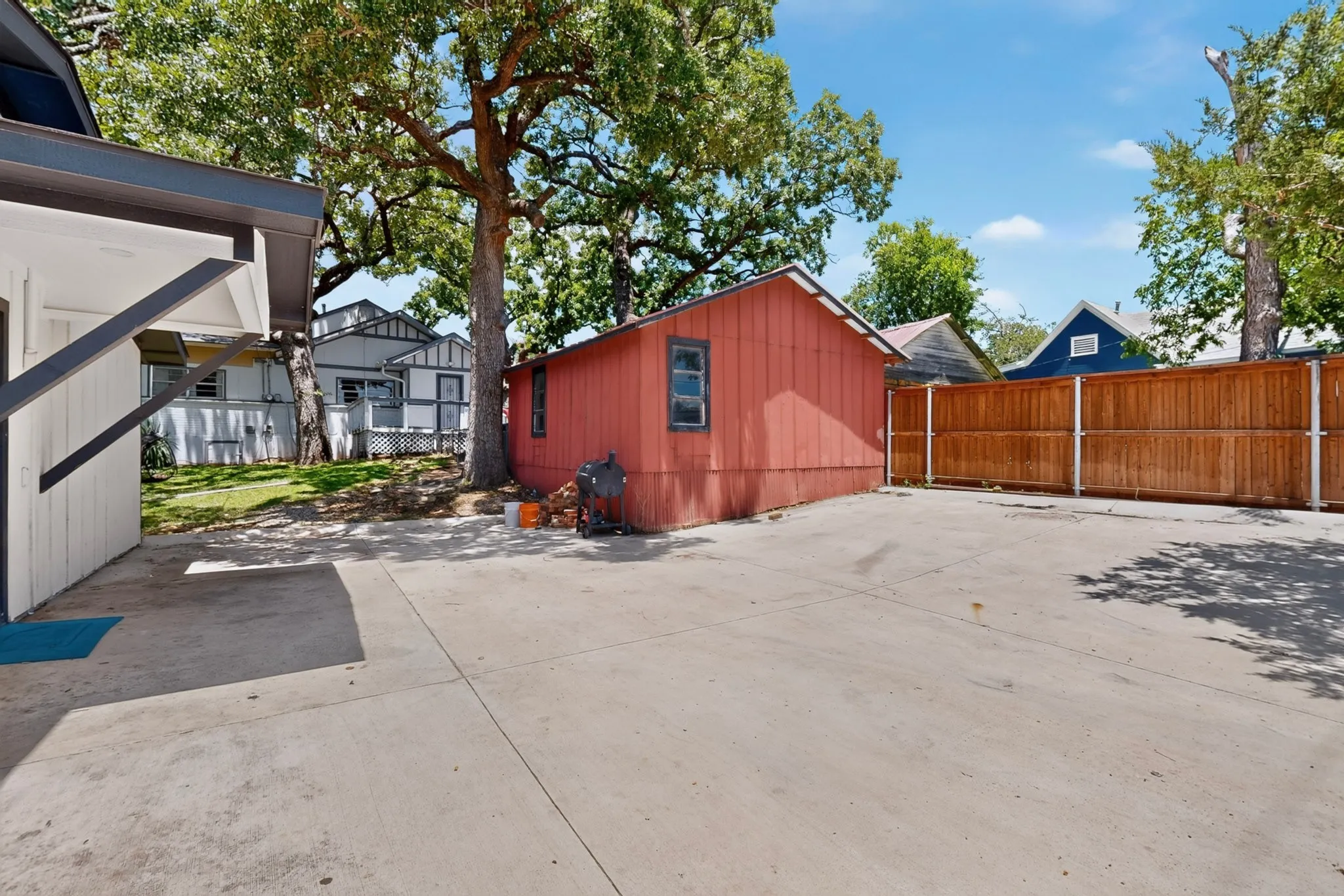 Single Family Residence For Sale in Grayson County , 908 W Heron Street, Denison, Texas 75020, 3 Bedroom, 3 Bathroom, 1 Garage spaces, 2,600 Sqft, built in 1942, mls#21323194, Real Estate Agent in Denison, Homes For Sale in Grayson county, Homes For Sale in Denison, Realtor in Denison Texas, Real Estate Brokerage Independent Realty Texas, Luminita Cordes Realtor