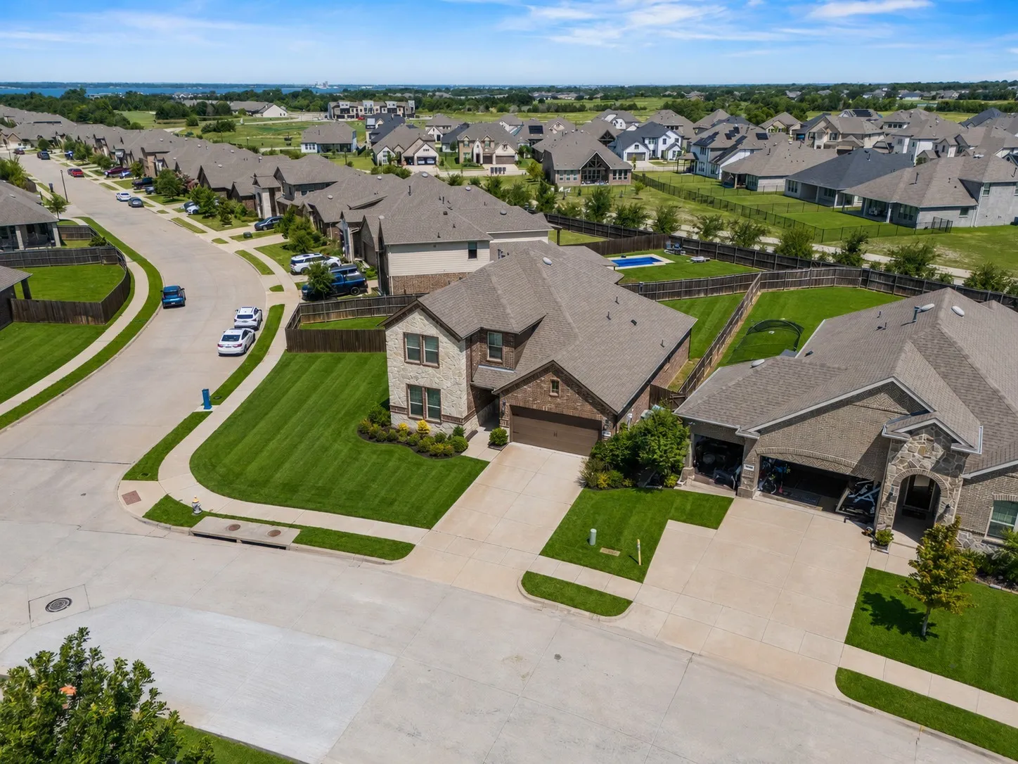 Expansive corner lot