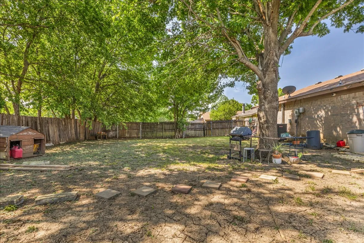 Single Family Residence For Sale in Tarrant County , 3423 Hickory Hill Drive, Arlington, Texas 76014, 3 Bedroom, 2 Bathroom, Garage spaces, 1,381 Sqft, built in 1978, Price $229,900, mls#21320590, Real Estate Agent in Arlington, Homes For Sale in Tarrant county, Homes For Sale in Arlington, Realtor in Arlington Texas, Real Estate Brokerage Independent Realty Texas, Luminita Cordes Realtor