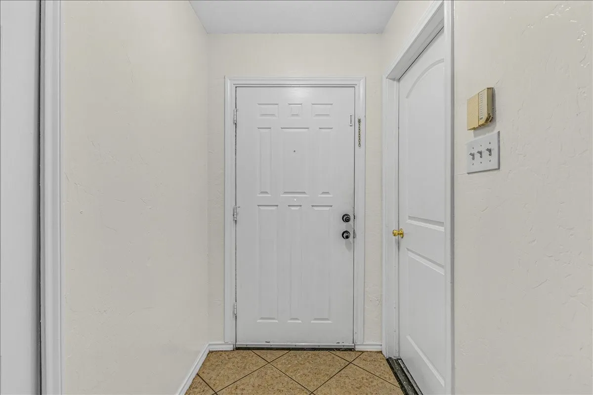 Single Family Residence For Sale in Tarrant County , 3423 Hickory Hill Drive, Arlington, Texas 76014, 3 Bedroom, 2 Bathroom, Garage spaces, 1,381 Sqft, built in 1978, Price $229,900, mls#21320590, Real Estate Agent in Arlington, Homes For Sale in Tarrant county, Homes For Sale in Arlington, Realtor in Arlington Texas, Real Estate Brokerage Independent Realty Texas, Luminita Cordes Realtor