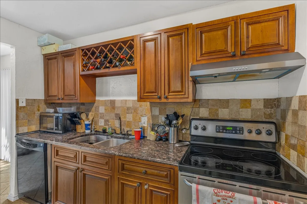 Single Family Residence For Sale in Tarrant County , 3423 Hickory Hill Drive, Arlington, Texas 76014, 3 Bedroom, 2 Bathroom, Garage spaces, 1,381 Sqft, built in 1978, Price $229,900, mls#21320590, Real Estate Agent in Arlington, Homes For Sale in Tarrant county, Homes For Sale in Arlington, Realtor in Arlington Texas, Real Estate Brokerage Independent Realty Texas, Luminita Cordes Realtor