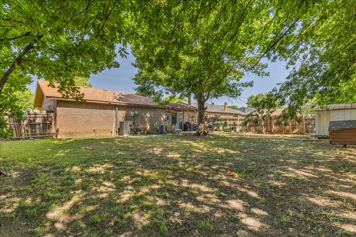Single Family Residence For Sale in Tarrant County , 3423 Hickory Hill Drive, Arlington, Texas 76014, 3 Bedroom, 2 Bathroom, Garage spaces, 1,381 Sqft, built in 1978, Price $229,900, mls#21320590, Real Estate Agent in Arlington, Homes For Sale in Tarrant county, Homes For Sale in Arlington, Realtor in Arlington Texas, Real Estate Brokerage Independent Realty Texas, Luminita Cordes Realtor