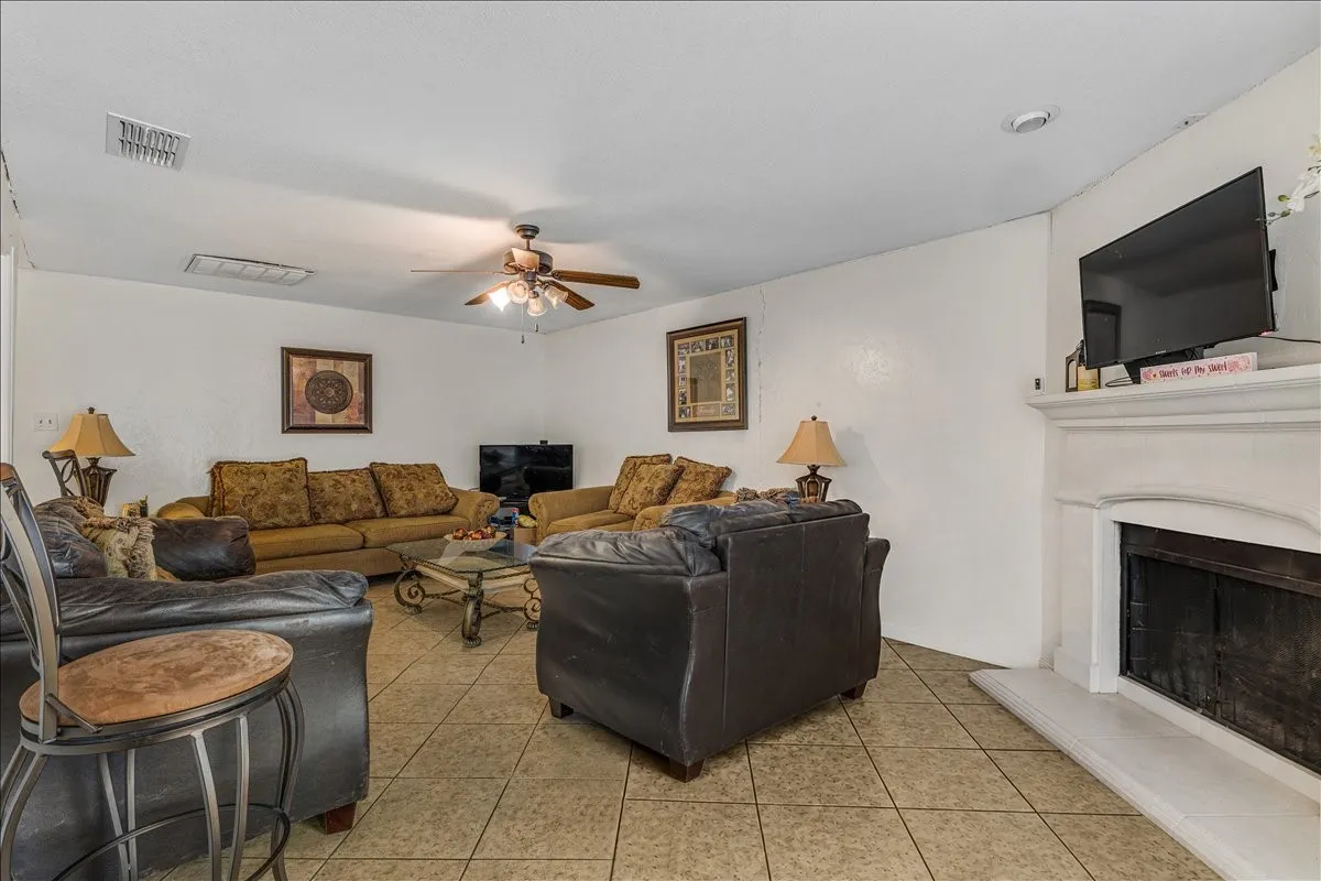 Single Family Residence For Sale in Tarrant County , 3423 Hickory Hill Drive, Arlington, Texas 76014, 3 Bedroom, 2 Bathroom, Garage spaces, 1,381 Sqft, built in 1978, Price $229,900, mls#21320590, Real Estate Agent in Arlington, Homes For Sale in Tarrant county, Homes For Sale in Arlington, Realtor in Arlington Texas, Real Estate Brokerage Independent Realty Texas, Luminita Cordes Realtor