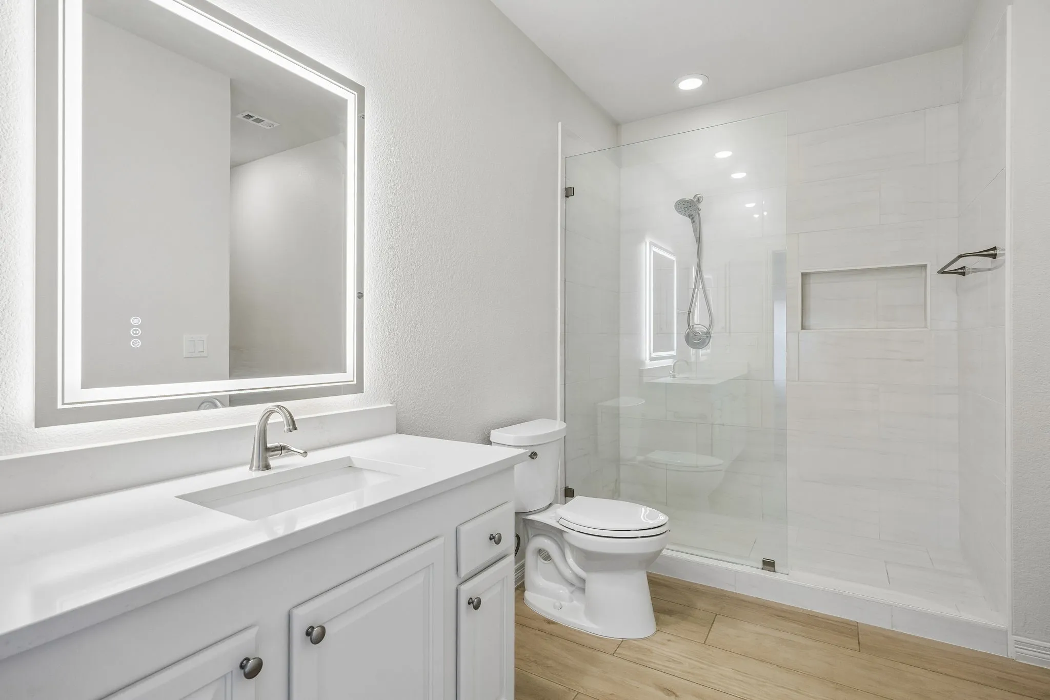 Single Family Residence For Sale in Tarrant County , 2012 Woodbine Circle, Southlake, Texas 76092, 5 Bedroom, 4 Bathroom, 3 Garage spaces, 4,603 Sqft, built in 2005, mls#21318648, Real Estate Agent in Southlake, Homes For Sale in Tarrant county, Homes For Sale in Southlake, Realtor in Southlake Texas, Real Estate Brokerage Independent Realty Texas, Luminita Cordes Realtor