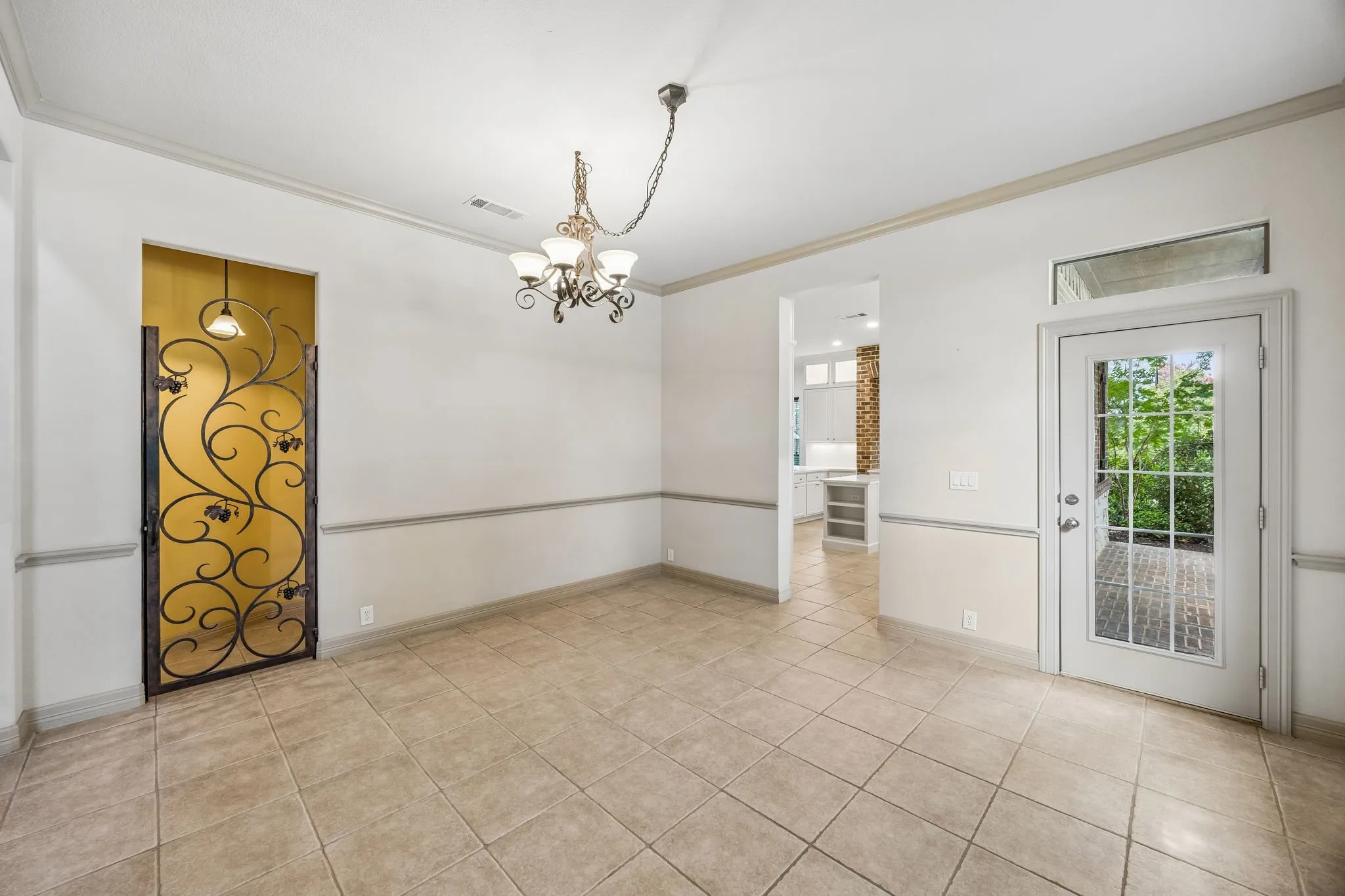 Single Family Residence For Sale in Tarrant County , 2012 Woodbine Circle, Southlake, Texas 76092, 5 Bedroom, 4 Bathroom, 3 Garage spaces, 4,603 Sqft, built in 2005, mls#21318648, Real Estate Agent in Southlake, Homes For Sale in Tarrant county, Homes For Sale in Southlake, Realtor in Southlake Texas, Real Estate Brokerage Independent Realty Texas, Luminita Cordes Realtor