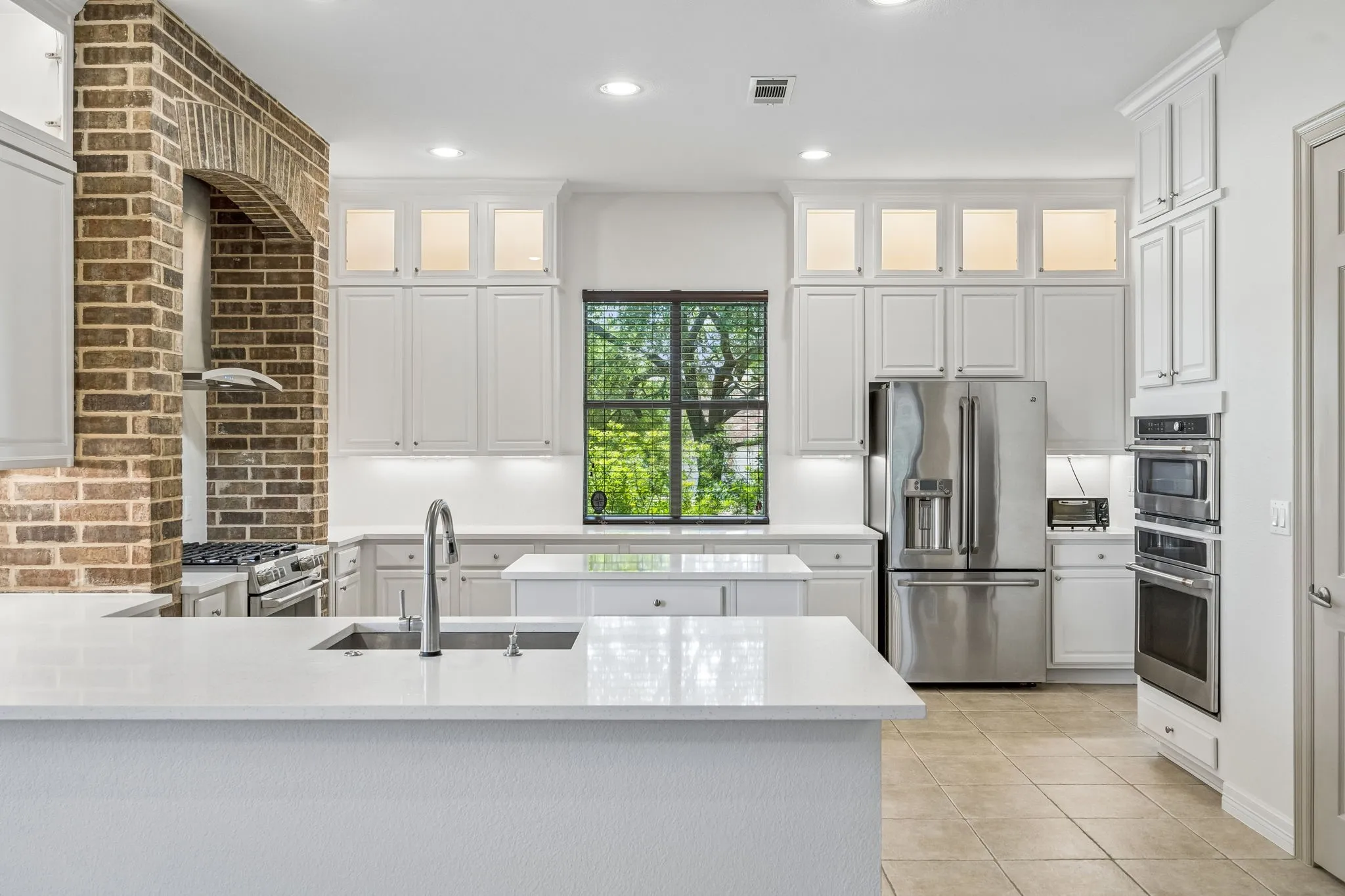 Single Family Residence For Sale in Tarrant County , 2012 Woodbine Circle, Southlake, Texas 76092, 5 Bedroom, 4 Bathroom, 3 Garage spaces, 4,603 Sqft, built in 2005, mls#21318648, Real Estate Agent in Southlake, Homes For Sale in Tarrant county, Homes For Sale in Southlake, Realtor in Southlake Texas, Real Estate Brokerage Independent Realty Texas, Luminita Cordes Realtor