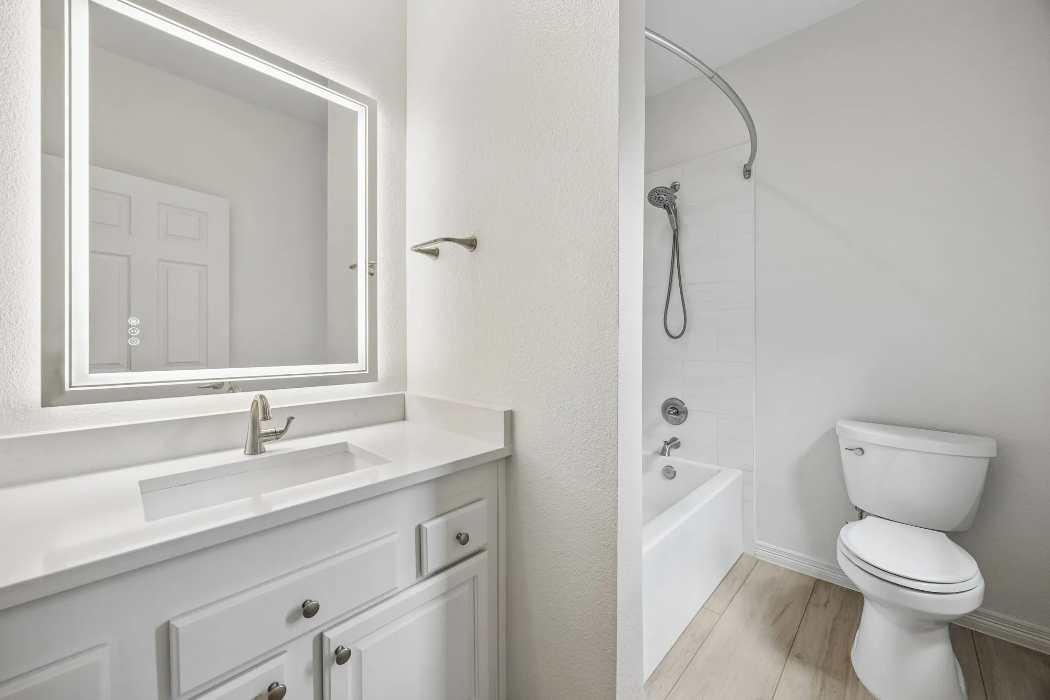 Single Family Residence For Sale in Tarrant County , 2012 Woodbine Circle, Southlake, Texas 76092, 5 Bedroom, 4 Bathroom, 3 Garage spaces, 4,603 Sqft, built in 2005, mls#21318648, Real Estate Agent in Southlake, Homes For Sale in Tarrant county, Homes For Sale in Southlake, Realtor in Southlake Texas, Real Estate Brokerage Independent Realty Texas, Luminita Cordes Realtor