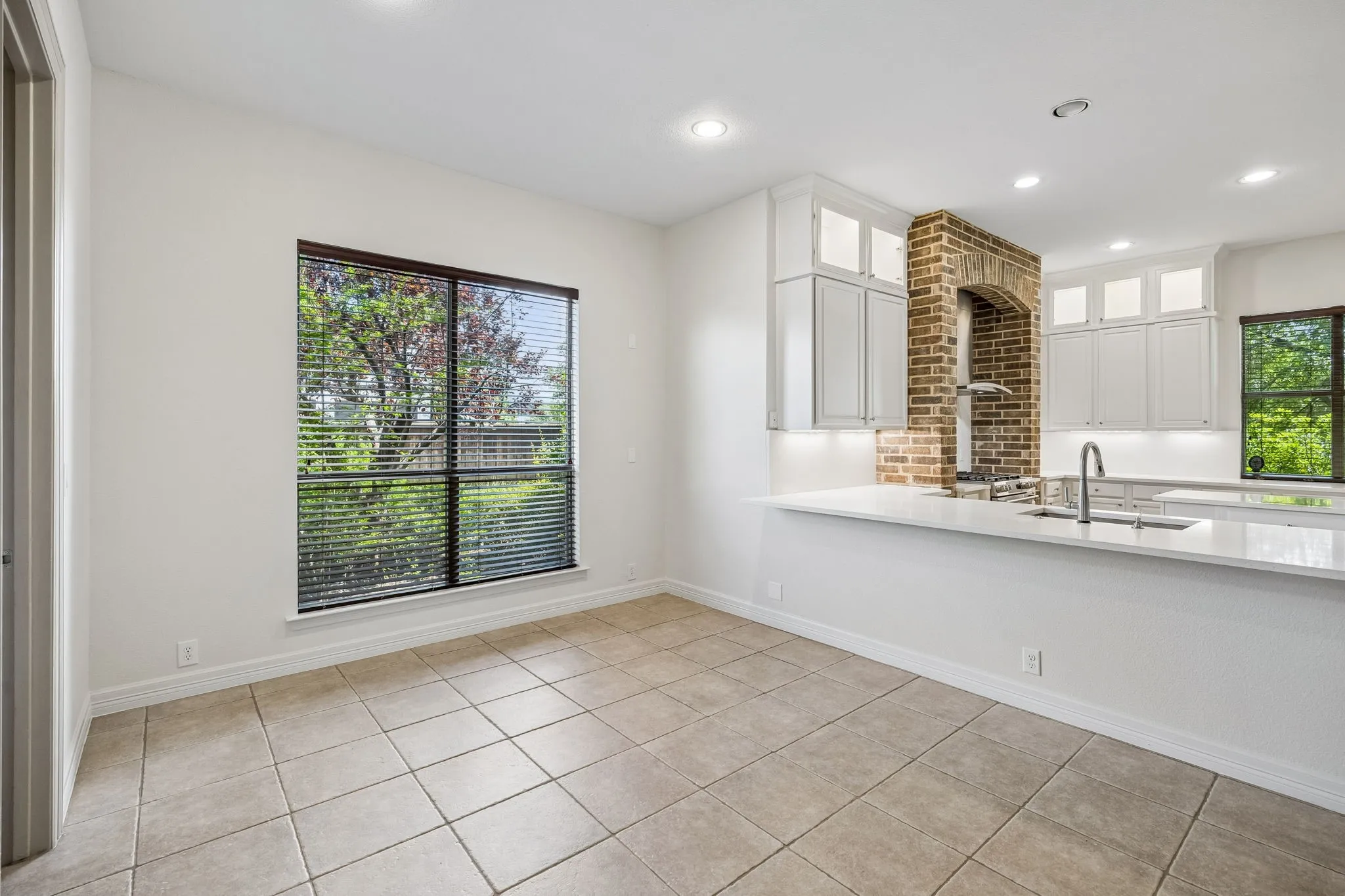 Single Family Residence For Sale in Tarrant County , 2012 Woodbine Circle, Southlake, Texas 76092, 5 Bedroom, 4 Bathroom, 3 Garage spaces, 4,603 Sqft, built in 2005, mls#21318648, Real Estate Agent in Southlake, Homes For Sale in Tarrant county, Homes For Sale in Southlake, Realtor in Southlake Texas, Real Estate Brokerage Independent Realty Texas, Luminita Cordes Realtor
