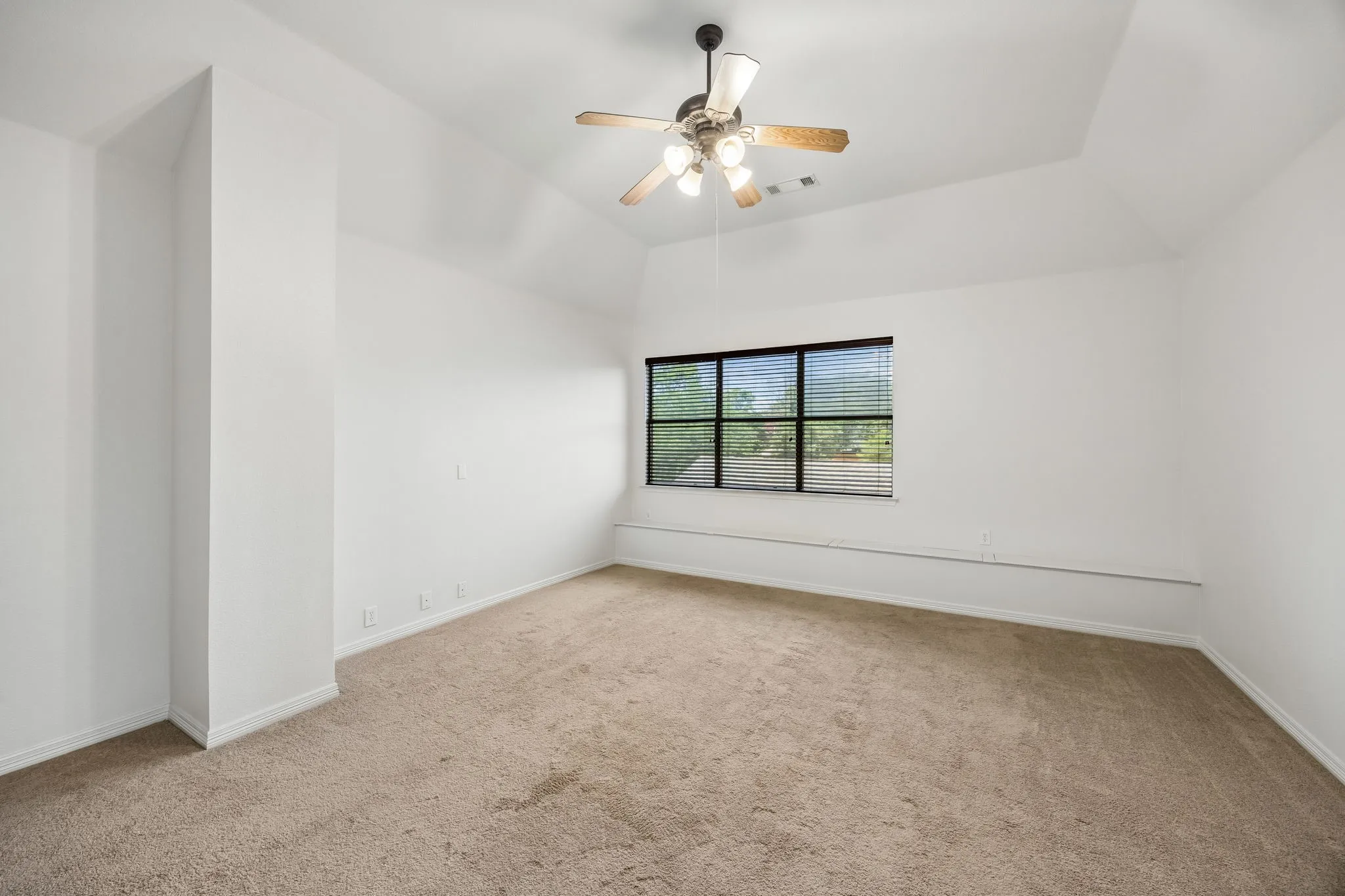 Single Family Residence For Sale in Tarrant County , 2012 Woodbine Circle, Southlake, Texas 76092, 5 Bedroom, 4 Bathroom, 3 Garage spaces, 4,603 Sqft, built in 2005, mls#21318648, Real Estate Agent in Southlake, Homes For Sale in Tarrant county, Homes For Sale in Southlake, Realtor in Southlake Texas, Real Estate Brokerage Independent Realty Texas, Luminita Cordes Realtor