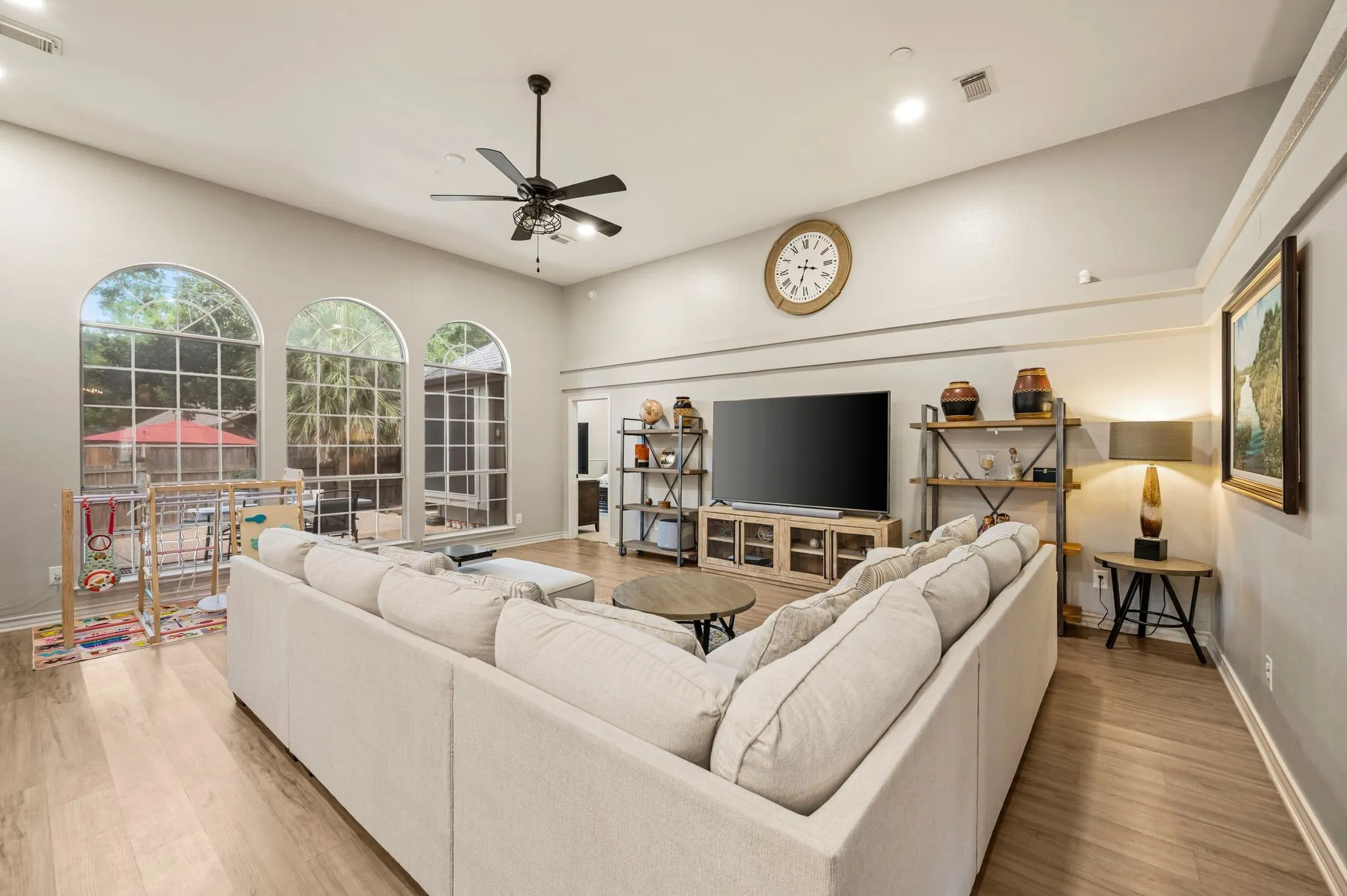 Single Family Residence For Sale in Denton County , 3312 Heather Glen Drive, Flower Mound, Texas 75028, 4 Bedroom, 2 Bathroom, 2 Garage spaces, 2,523 Sqft, built in 1988, mls#21321798, Real Estate Agent in Flower Mound, Homes For Sale in Denton county, Homes For Sale in Flower Mound, Realtor in Flower Mound Texas, Real Estate Brokerage Independent Realty Texas, Luminita Cordes Realtor