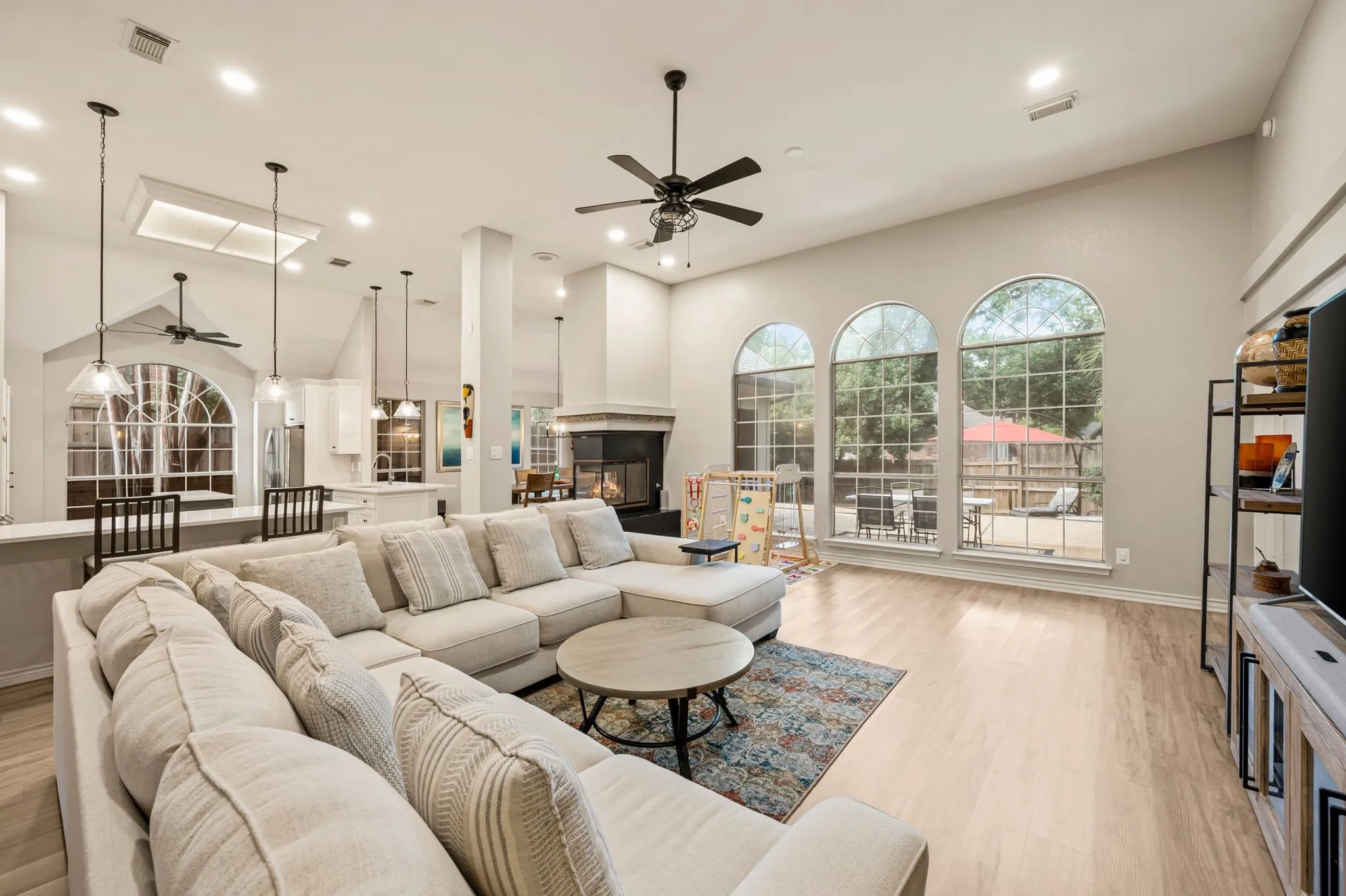 Single Family Residence For Sale in Denton County , 3312 Heather Glen Drive, Flower Mound, Texas 75028, 4 Bedroom, 2 Bathroom, 2 Garage spaces, 2,523 Sqft, built in 1988, mls#21321798, Real Estate Agent in Flower Mound, Homes For Sale in Denton county, Homes For Sale in Flower Mound, Realtor in Flower Mound Texas, Real Estate Brokerage Independent Realty Texas, Luminita Cordes Realtor