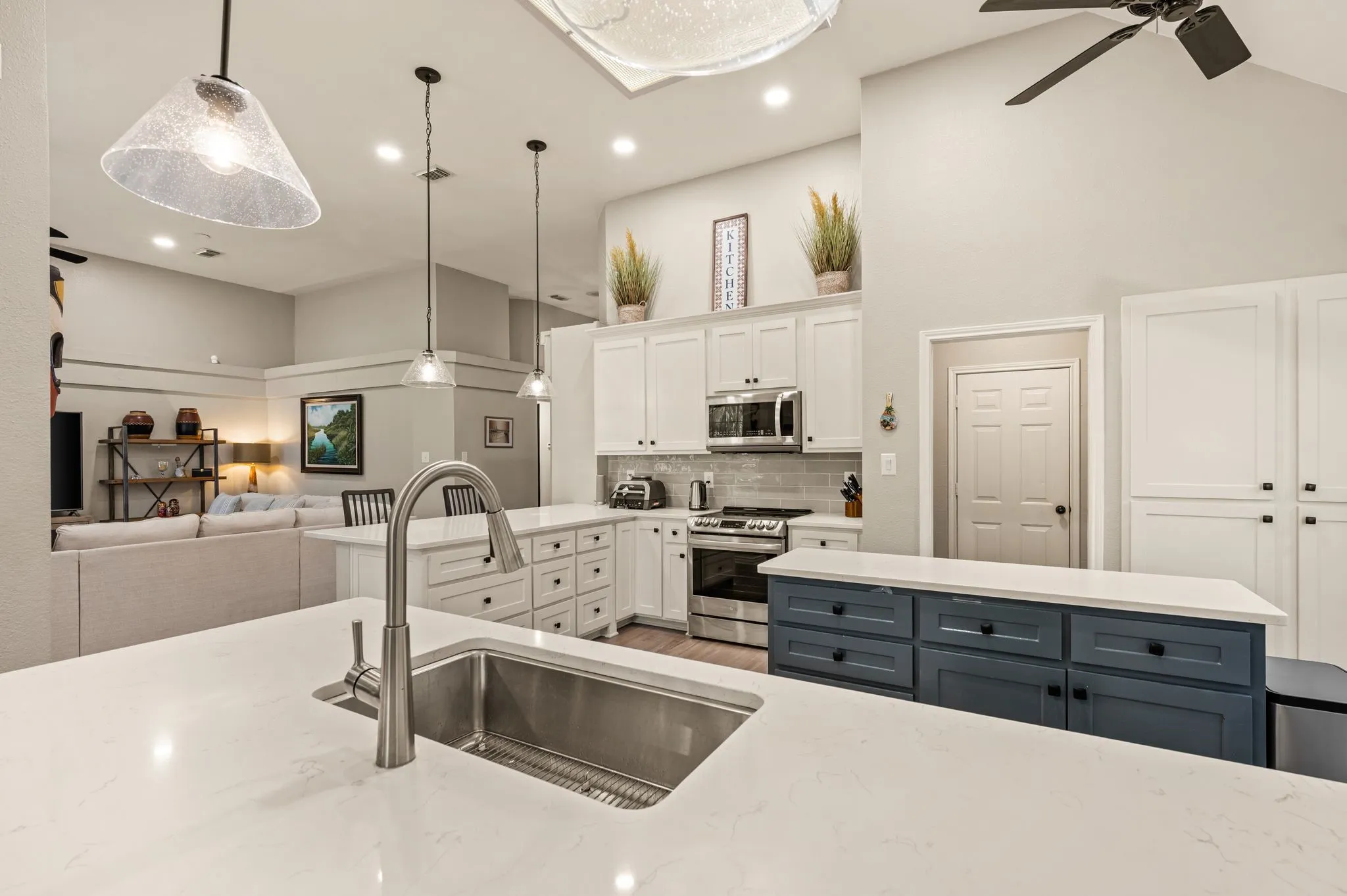 Single Family Residence For Sale in Denton County , 3312 Heather Glen Drive, Flower Mound, Texas 75028, 4 Bedroom, 2 Bathroom, 2 Garage spaces, 2,523 Sqft, built in 1988, mls#21321798, Real Estate Agent in Flower Mound, Homes For Sale in Denton county, Homes For Sale in Flower Mound, Realtor in Flower Mound Texas, Real Estate Brokerage Independent Realty Texas, Luminita Cordes Realtor