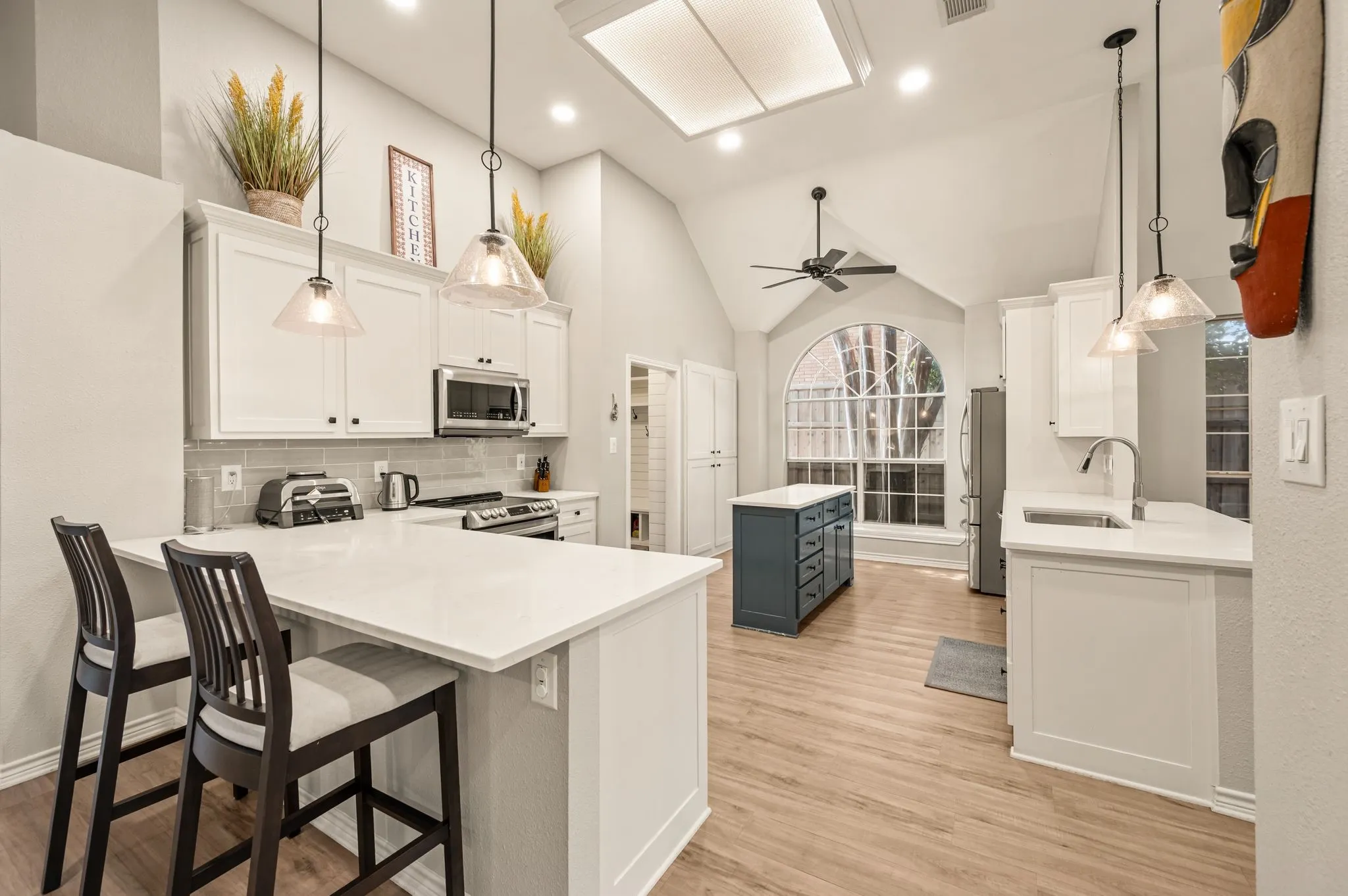 Single Family Residence For Sale in Denton County , 3312 Heather Glen Drive, Flower Mound, Texas 75028, 4 Bedroom, 2 Bathroom, 2 Garage spaces, 2,523 Sqft, built in 1988, mls#21321798, Real Estate Agent in Flower Mound, Homes For Sale in Denton county, Homes For Sale in Flower Mound, Realtor in Flower Mound Texas, Real Estate Brokerage Independent Realty Texas, Luminita Cordes Realtor