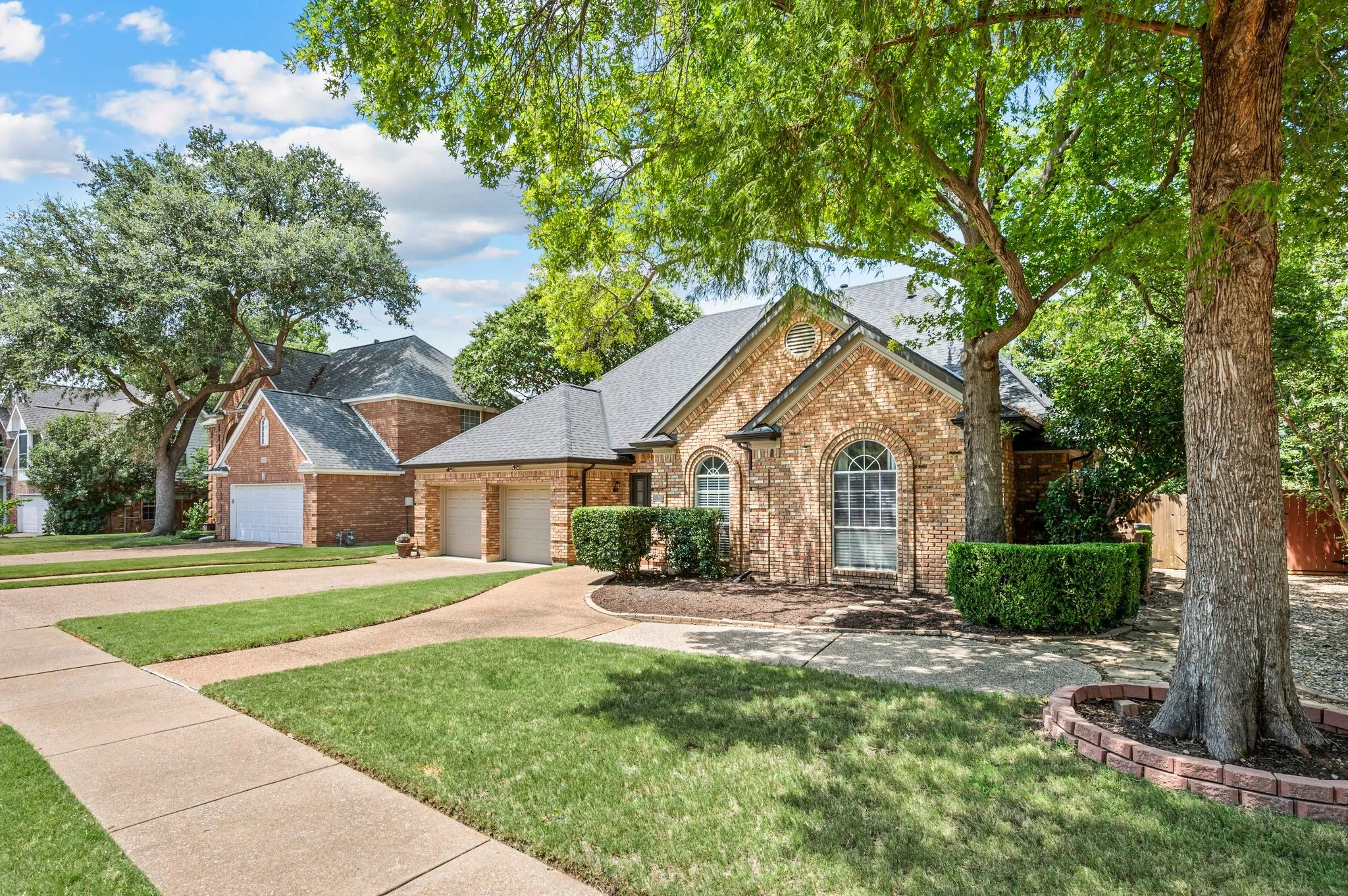 Single Family Residence For Sale in Denton County , 3312 Heather Glen Drive, Flower Mound, Texas 75028, 4 Bedroom, 2 Bathroom, 2 Garage spaces, 2,523 Sqft, built in 1988, mls#21321798, Real Estate Agent in Flower Mound, Homes For Sale in Denton county, Homes For Sale in Flower Mound, Realtor in Flower Mound Texas, Real Estate Brokerage Independent Realty Texas, Luminita Cordes Realtor