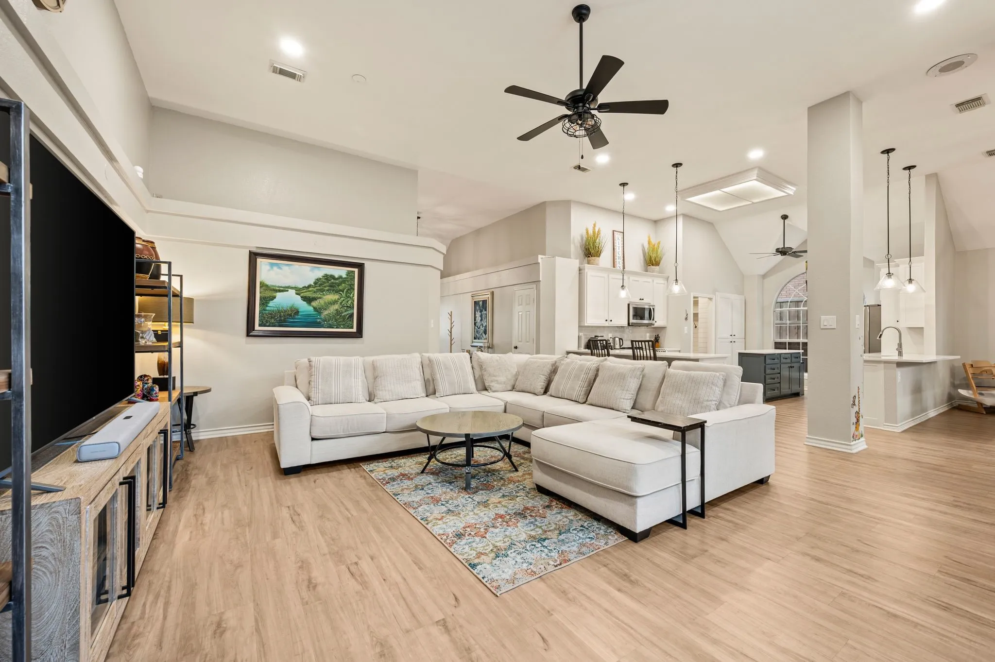 Single Family Residence For Sale in Denton County , 3312 Heather Glen Drive, Flower Mound, Texas 75028, 4 Bedroom, 2 Bathroom, 2 Garage spaces, 2,523 Sqft, built in 1988, mls#21321798, Real Estate Agent in Flower Mound, Homes For Sale in Denton county, Homes For Sale in Flower Mound, Realtor in Flower Mound Texas, Real Estate Brokerage Independent Realty Texas, Luminita Cordes Realtor