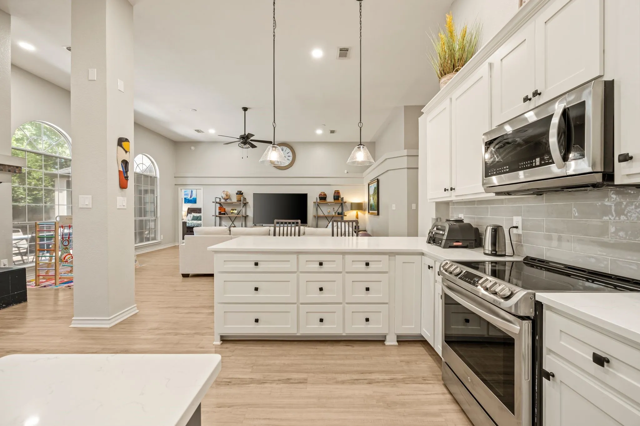 Single Family Residence For Sale in Denton County , 3312 Heather Glen Drive, Flower Mound, Texas 75028, 4 Bedroom, 2 Bathroom, 2 Garage spaces, 2,523 Sqft, built in 1988, mls#21321798, Real Estate Agent in Flower Mound, Homes For Sale in Denton county, Homes For Sale in Flower Mound, Realtor in Flower Mound Texas, Real Estate Brokerage Independent Realty Texas, Luminita Cordes Realtor