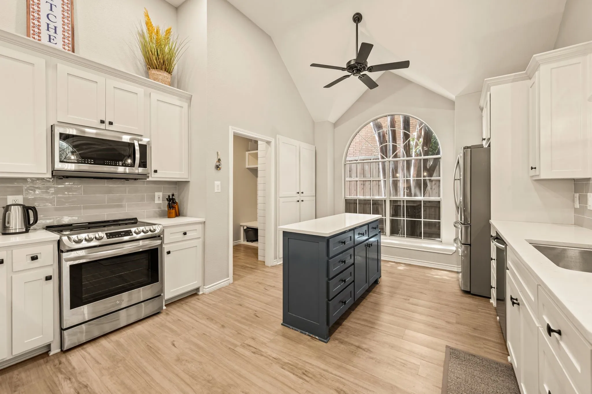 Single Family Residence For Sale in Denton County , 3312 Heather Glen Drive, Flower Mound, Texas 75028, 4 Bedroom, 2 Bathroom, 2 Garage spaces, 2,523 Sqft, built in 1988, mls#21321798, Real Estate Agent in Flower Mound, Homes For Sale in Denton county, Homes For Sale in Flower Mound, Realtor in Flower Mound Texas, Real Estate Brokerage Independent Realty Texas, Luminita Cordes Realtor