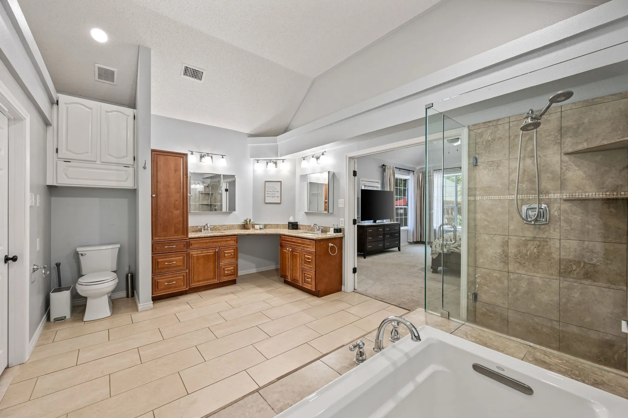 Single Family Residence For Sale in Denton County , 3312 Heather Glen Drive, Flower Mound, Texas 75028, 4 Bedroom, 2 Bathroom, 2 Garage spaces, 2,523 Sqft, built in 1988, mls#21321798, Real Estate Agent in Flower Mound, Homes For Sale in Denton county, Homes For Sale in Flower Mound, Realtor in Flower Mound Texas, Real Estate Brokerage Independent Realty Texas, Luminita Cordes Realtor