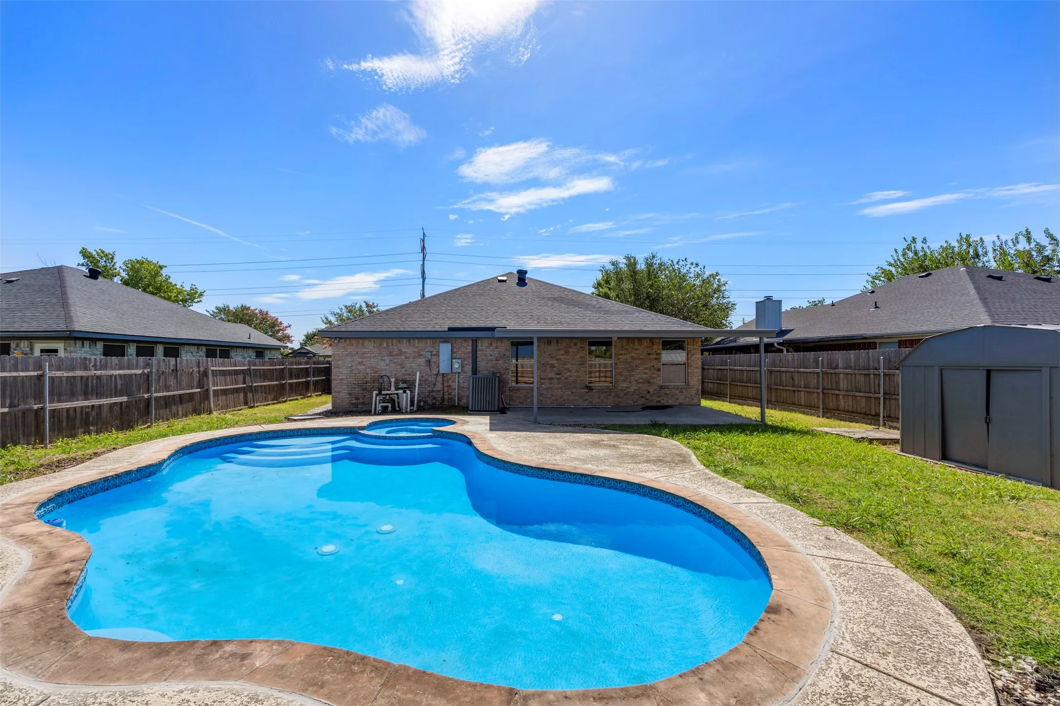 Single Family Residence For Sale in Tarrant County , 6314 Brookbriar Court, Arlington, Texas 76018, 3 Bedroom, 2 Bathroom, 2 Garage spaces, 1,445 Sqft, built in 1991, mls#21323185, Real Estate Agent in Arlington, Homes For Sale in Tarrant county, Homes For Sale in Arlington, Realtor in Arlington Texas, Real Estate Brokerage Independent Realty Texas, Luminita Cordes Realtor