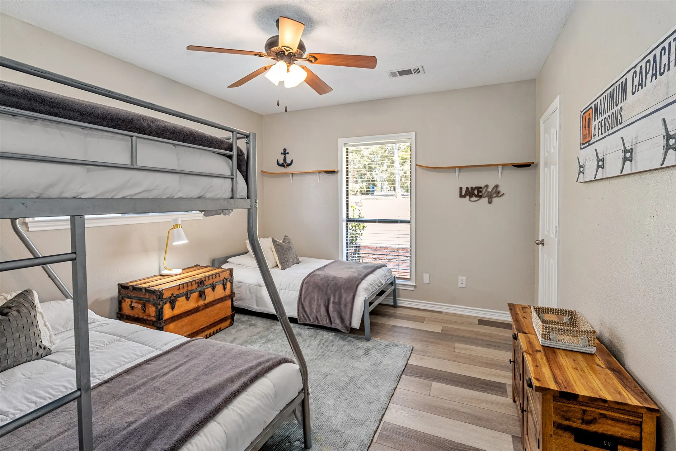 Bedroom for multiple beds or king