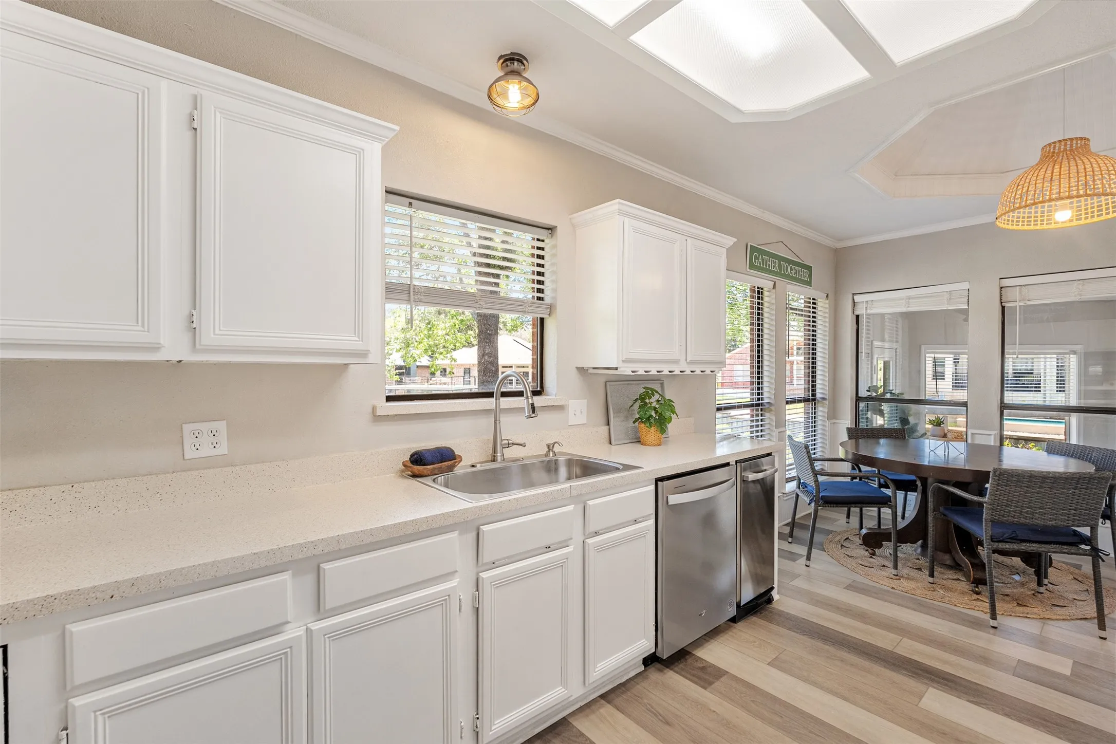 Kitchen with eat-in kitchen