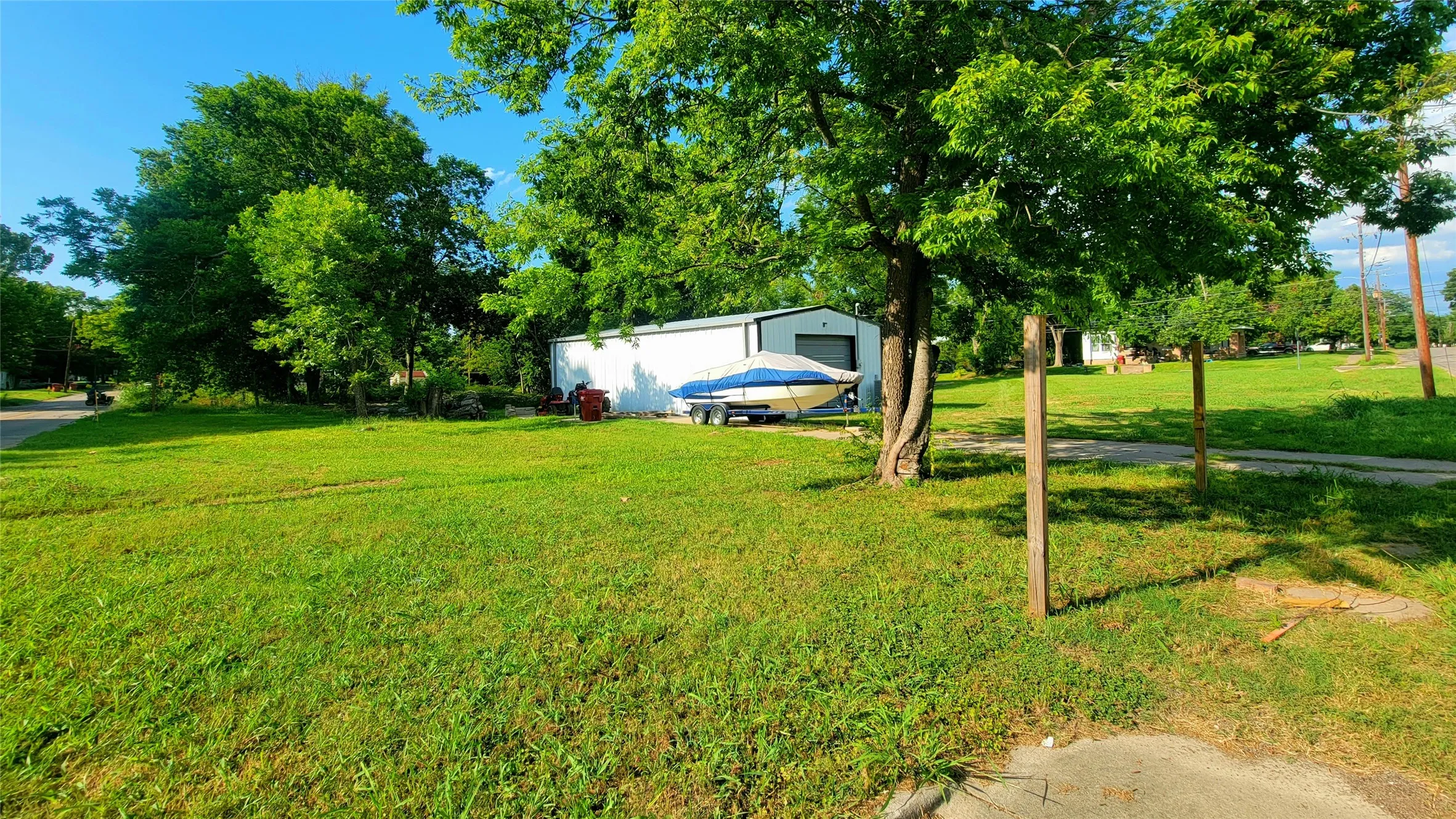 Improved Land For Sale in Red River (TX) County , 805 S Walnut, Clarksville, Texas 75426, 0, 0, Garage spaces, 0 Sqft, built in 2004, Price $125,000, mls#21315074, Real Estate Agent in Clarksville, Homes For Sale in Red River (TX) county, Homes For Sale in Clarksville, Realtor in Clarksville Texas, Real Estate Brokerage Independent Realty Texas, Luminita Cordes Realtor