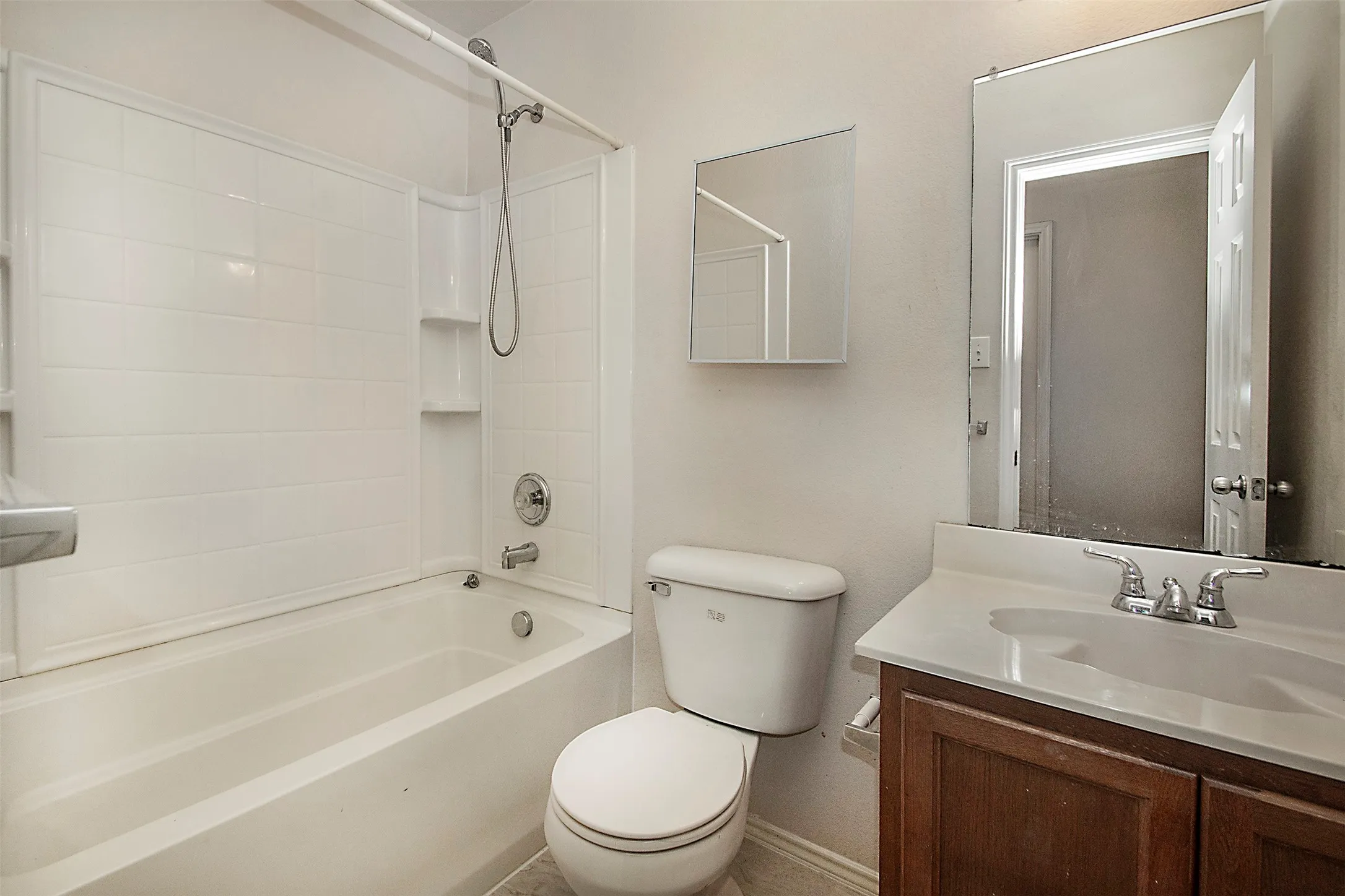 Single Family Residence For Rent in Denton County , 2812 Paddock Way, Denton, Texas 76210, 3 Bedroom, 2 Bathroom, 2 Garage spaces, 1,860 Sqft, built in 2006, mls#21321335, Real Estate Agent in Denton, Homes For Rent in Denton county, Homes For Rent in Denton, Realtor in Denton Texas, Real Estate Brokerage Independent Realty Texas, Luminita Cordes Realtor