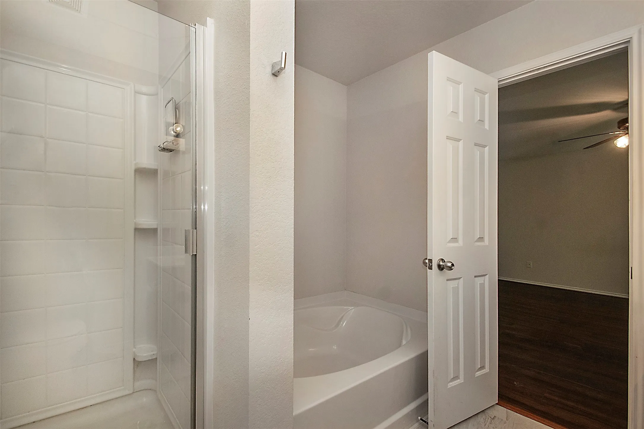 Single Family Residence For Rent in Denton County , 2812 Paddock Way, Denton, Texas 76210, 3 Bedroom, 2 Bathroom, 2 Garage spaces, 1,860 Sqft, built in 2006, mls#21321335, Real Estate Agent in Denton, Homes For Rent in Denton county, Homes For Rent in Denton, Realtor in Denton Texas, Real Estate Brokerage Independent Realty Texas, Luminita Cordes Realtor