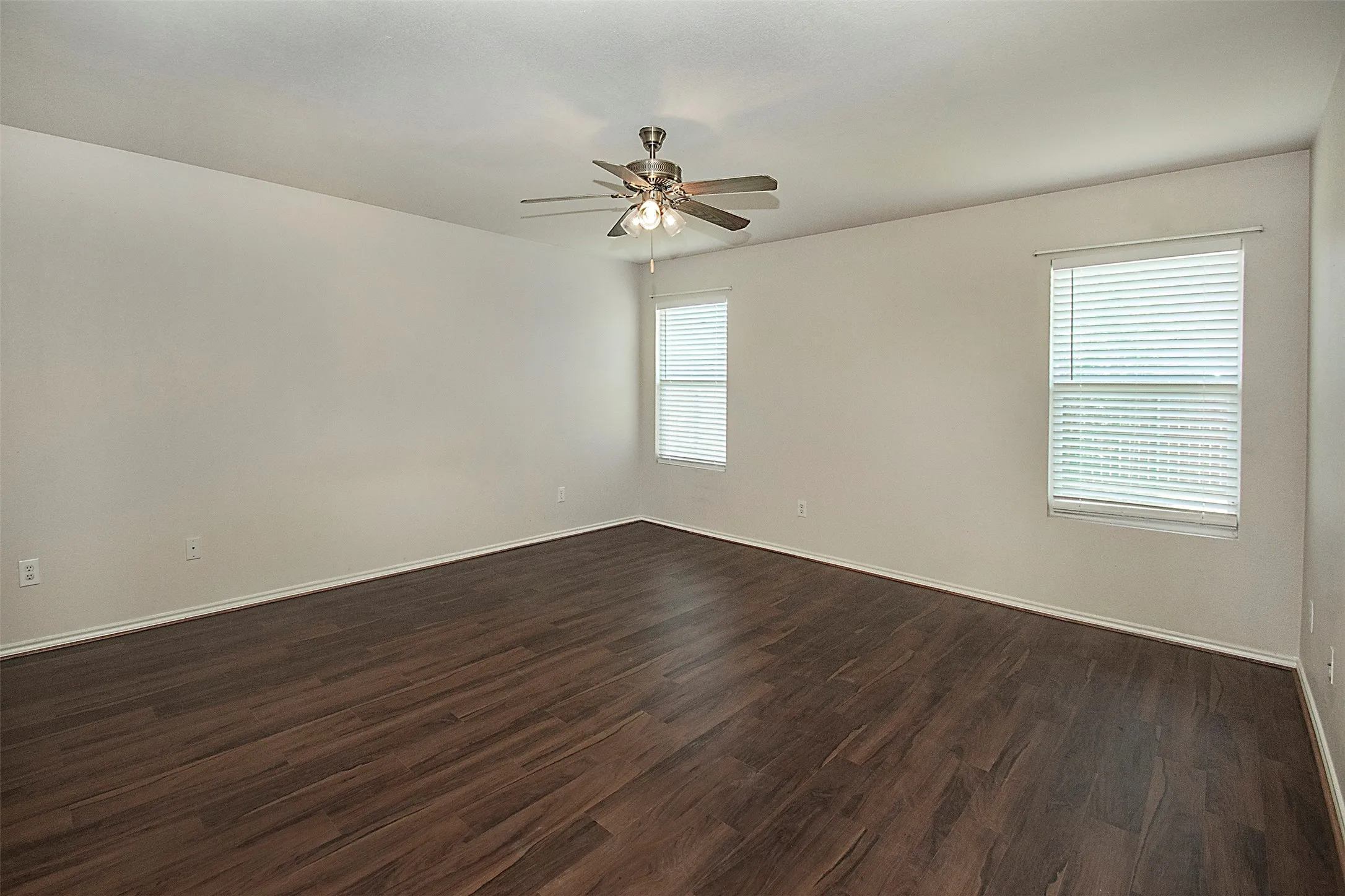 Single Family Residence For Rent in Denton County , 2812 Paddock Way, Denton, Texas 76210, 3 Bedroom, 2 Bathroom, 2 Garage spaces, 1,860 Sqft, built in 2006, mls#21321335, Real Estate Agent in Denton, Homes For Rent in Denton county, Homes For Rent in Denton, Realtor in Denton Texas, Real Estate Brokerage Independent Realty Texas, Luminita Cordes Realtor