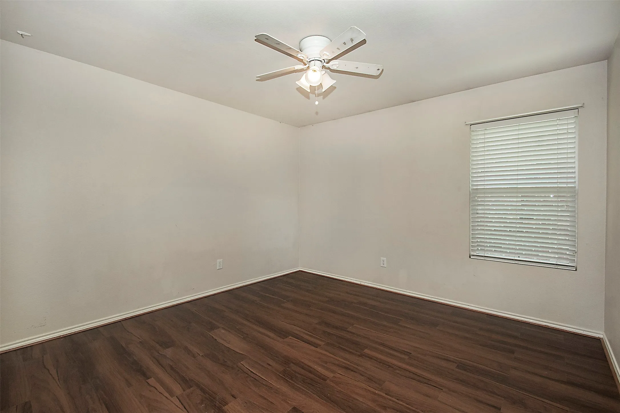 Single Family Residence For Rent in Denton County , 2812 Paddock Way, Denton, Texas 76210, 3 Bedroom, 2 Bathroom, 2 Garage spaces, 1,860 Sqft, built in 2006, mls#21321335, Real Estate Agent in Denton, Homes For Rent in Denton county, Homes For Rent in Denton, Realtor in Denton Texas, Real Estate Brokerage Independent Realty Texas, Luminita Cordes Realtor