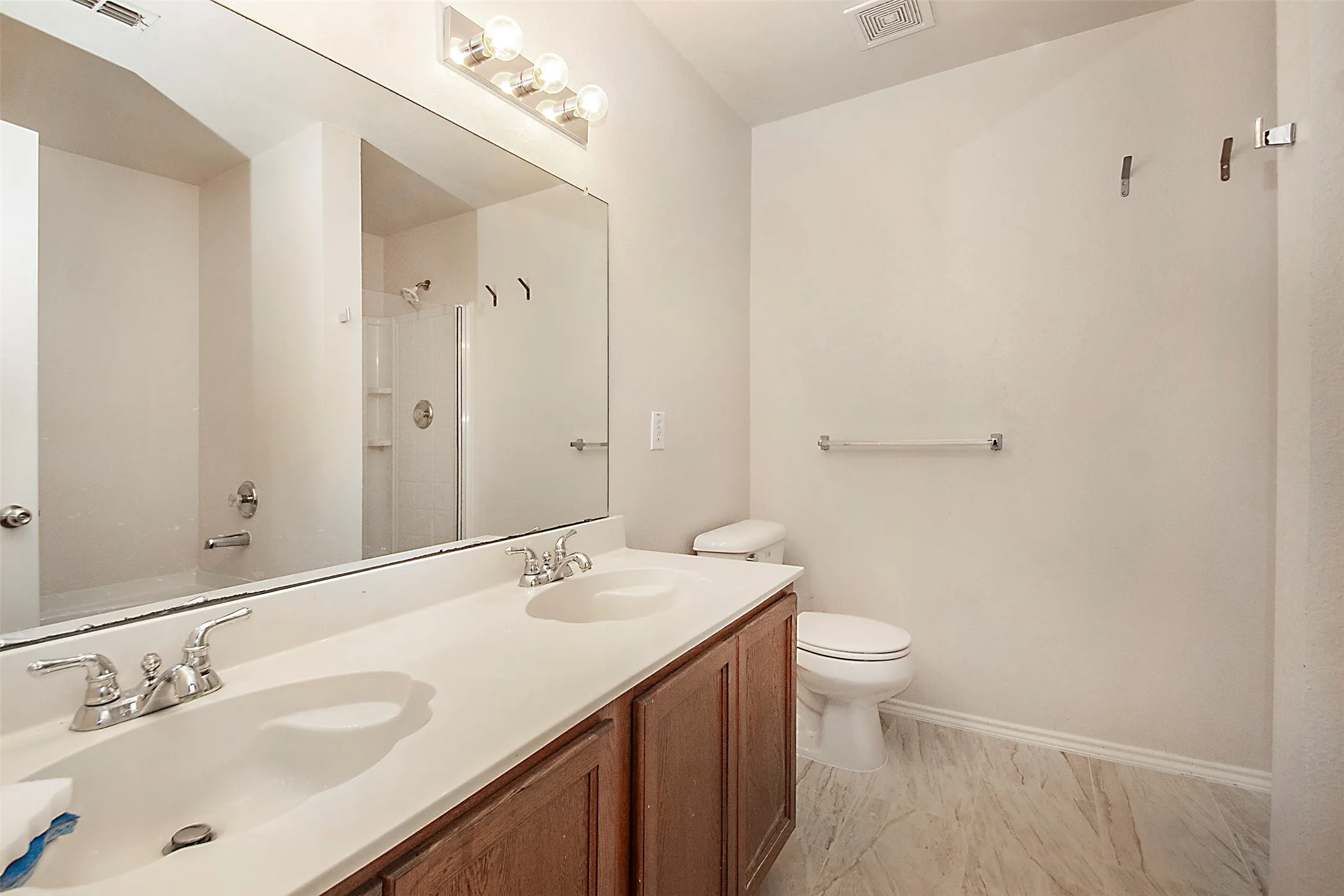 Single Family Residence For Rent in Denton County , 2812 Paddock Way, Denton, Texas 76210, 3 Bedroom, 2 Bathroom, 2 Garage spaces, 1,860 Sqft, built in 2006, mls#21321335, Real Estate Agent in Denton, Homes For Rent in Denton county, Homes For Rent in Denton, Realtor in Denton Texas, Real Estate Brokerage Independent Realty Texas, Luminita Cordes Realtor