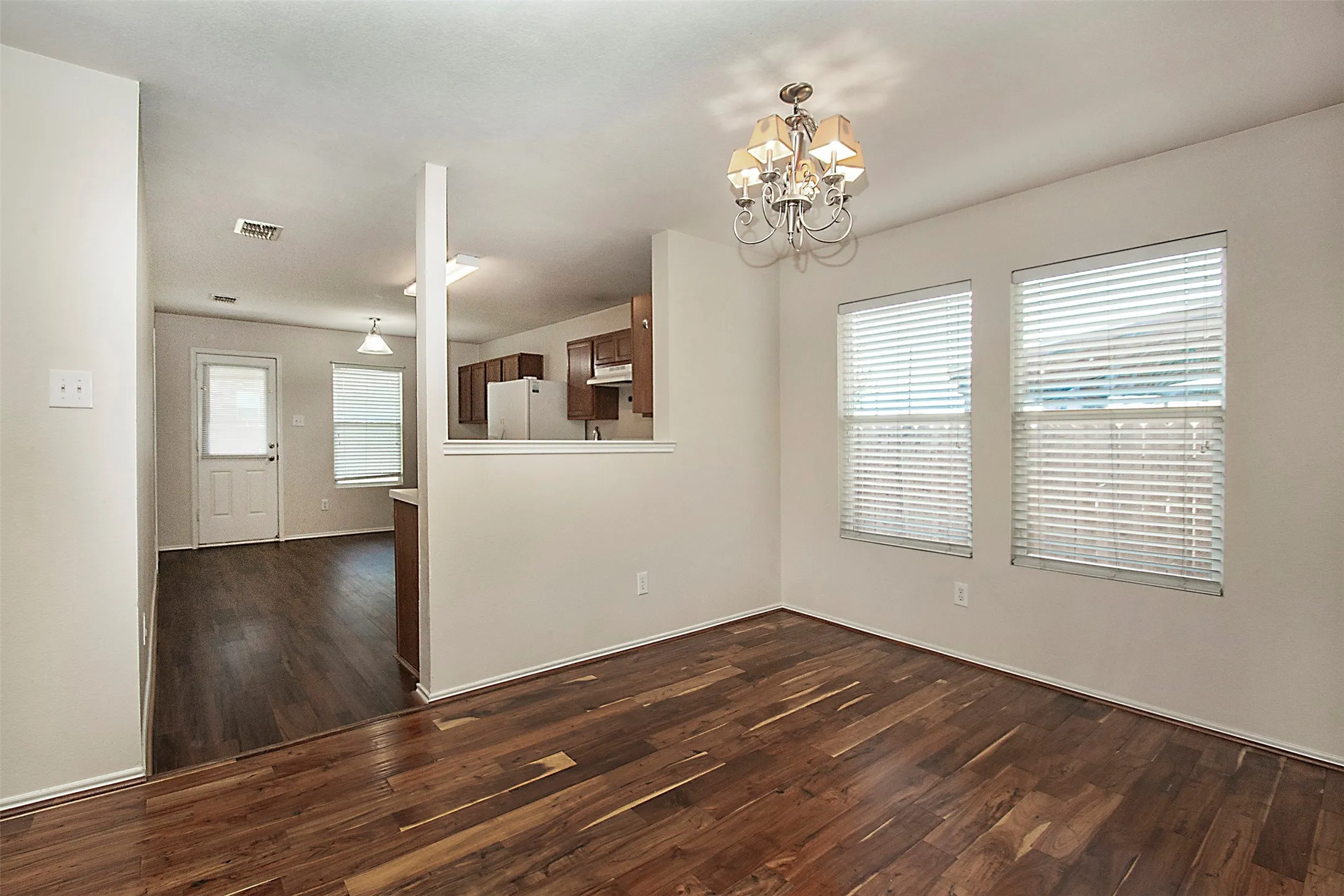 Single Family Residence For Rent in Denton County , 2812 Paddock Way, Denton, Texas 76210, 3 Bedroom, 2 Bathroom, 2 Garage spaces, 1,860 Sqft, built in 2006, mls#21321335, Real Estate Agent in Denton, Homes For Rent in Denton county, Homes For Rent in Denton, Realtor in Denton Texas, Real Estate Brokerage Independent Realty Texas, Luminita Cordes Realtor