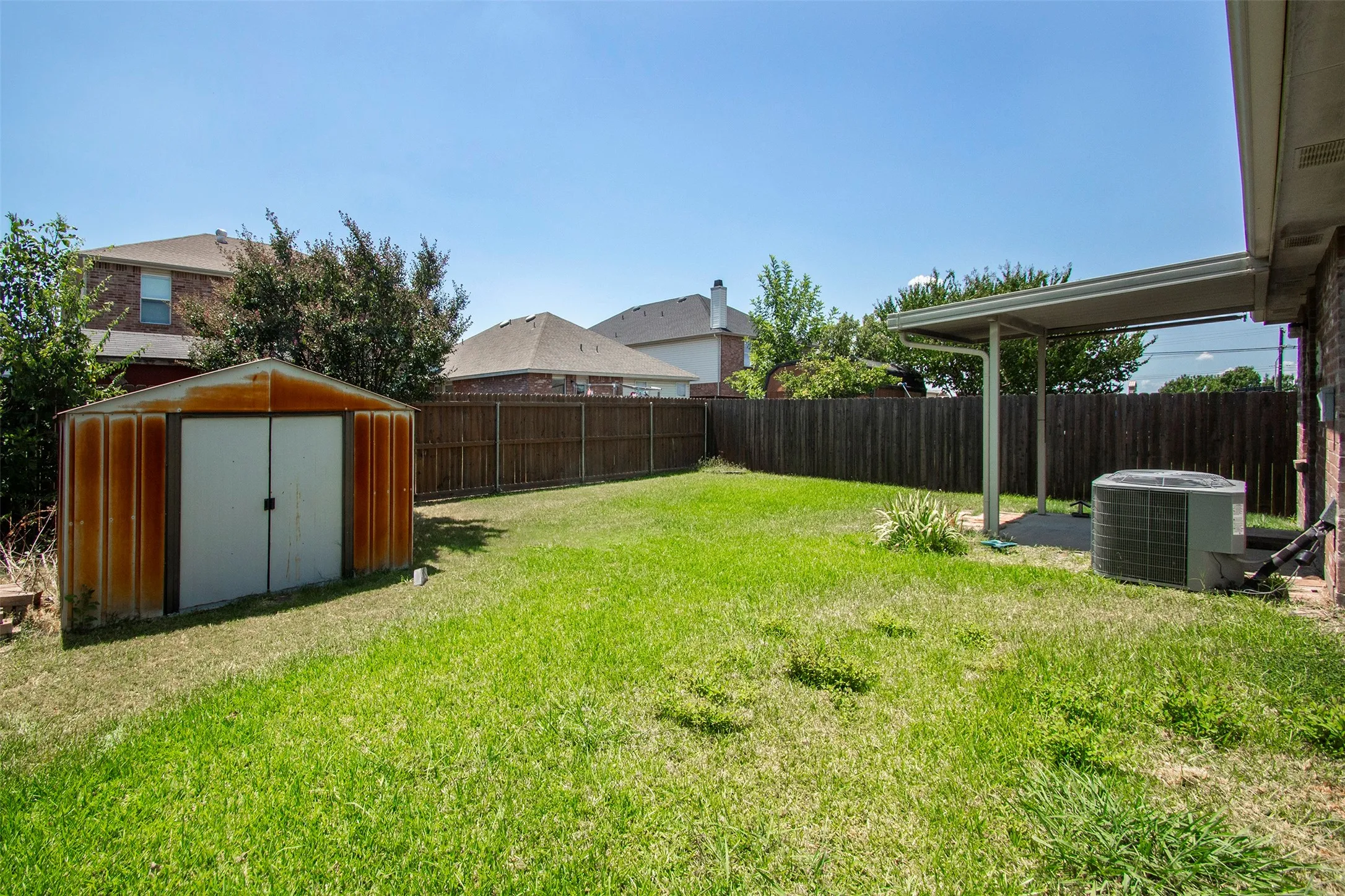 Single Family Residence For Rent in Denton County , 2812 Paddock Way, Denton, Texas 76210, 3 Bedroom, 2 Bathroom, 2 Garage spaces, 1,860 Sqft, built in 2006, mls#21321335, Real Estate Agent in Denton, Homes For Rent in Denton county, Homes For Rent in Denton, Realtor in Denton Texas, Real Estate Brokerage Independent Realty Texas, Luminita Cordes Realtor