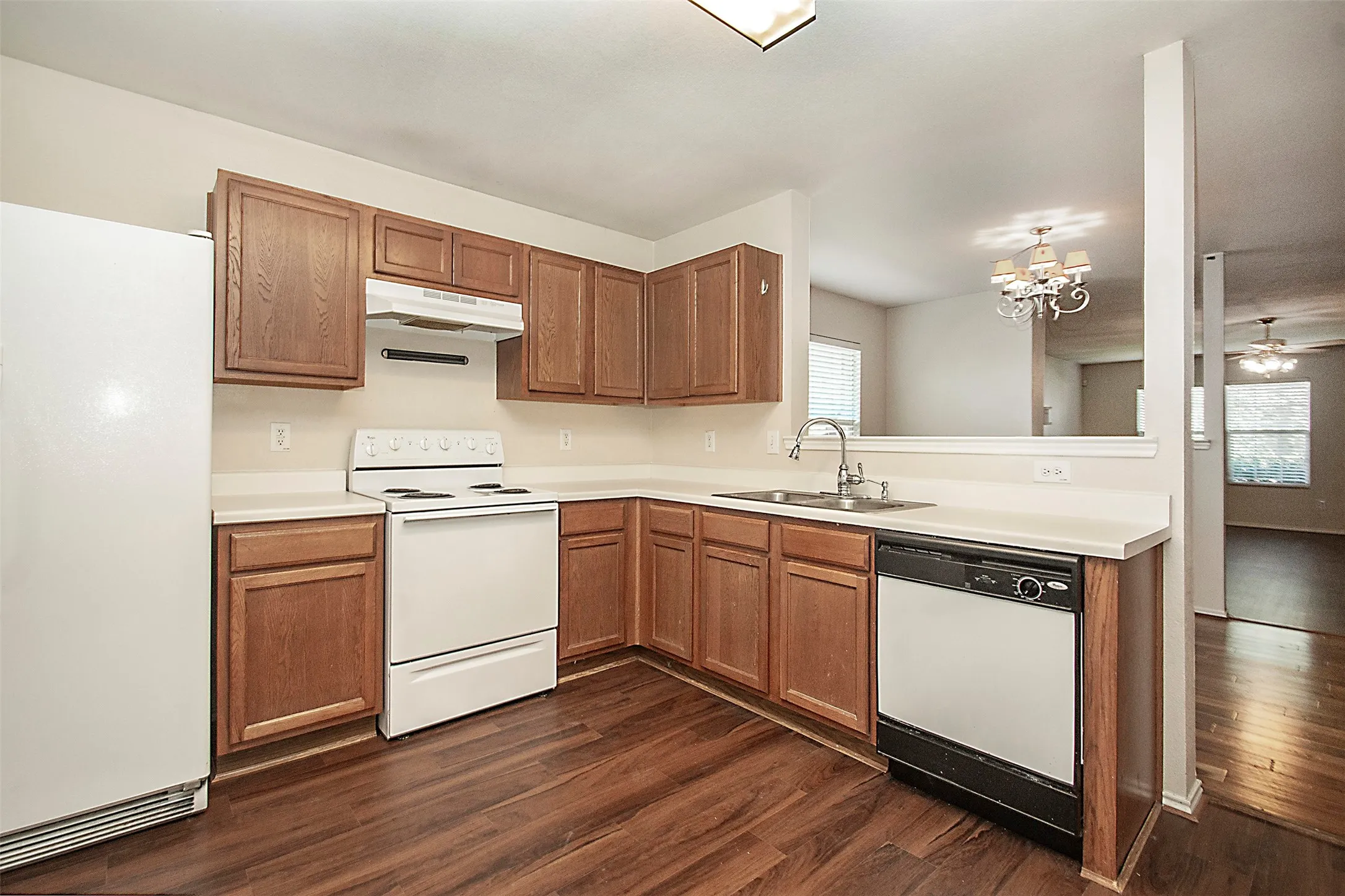 Single Family Residence For Rent in Denton County , 2812 Paddock Way, Denton, Texas 76210, 3 Bedroom, 2 Bathroom, 2 Garage spaces, 1,860 Sqft, built in 2006, mls#21321335, Real Estate Agent in Denton, Homes For Rent in Denton county, Homes For Rent in Denton, Realtor in Denton Texas, Real Estate Brokerage Independent Realty Texas, Luminita Cordes Realtor