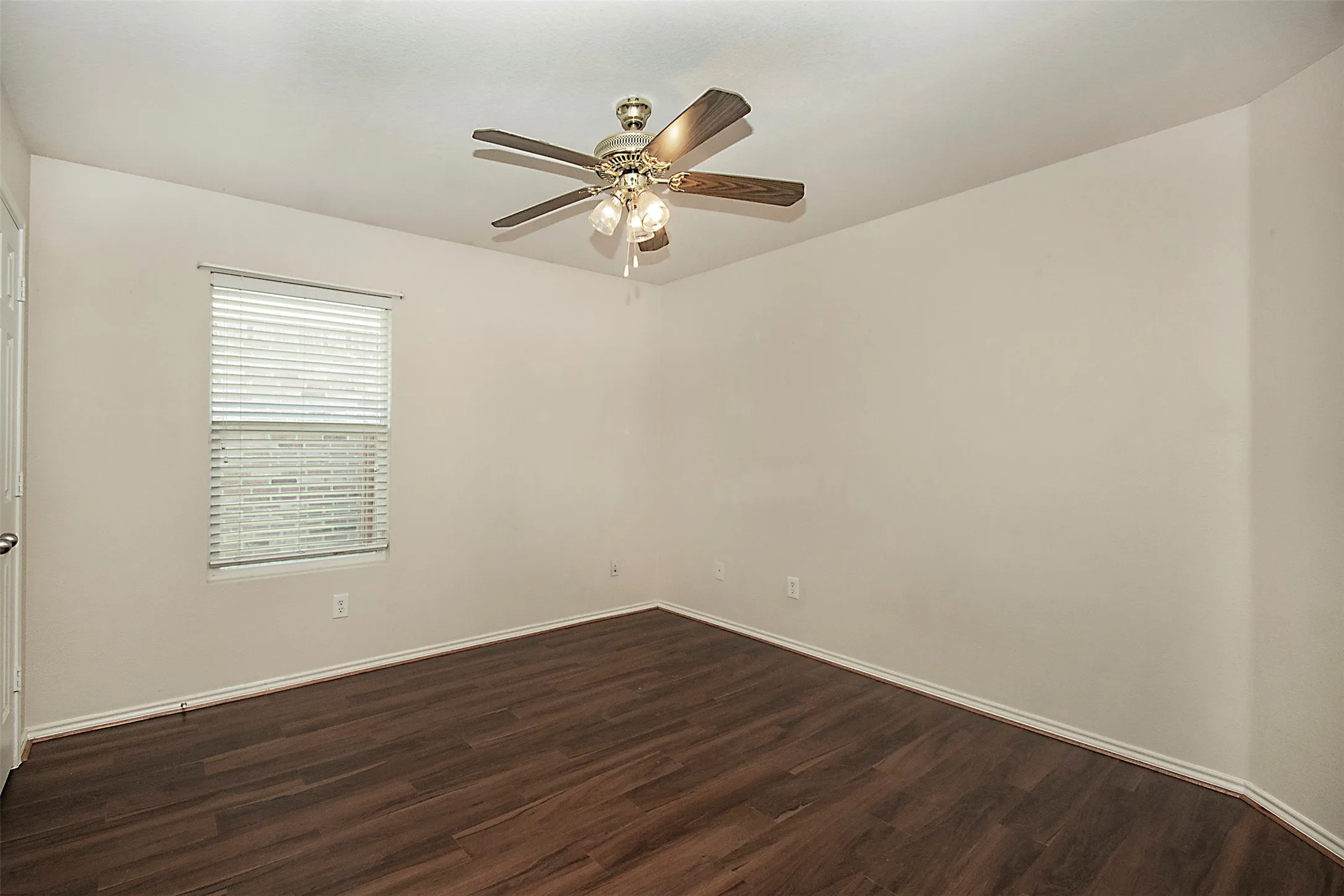 Single Family Residence For Rent in Denton County , 2812 Paddock Way, Denton, Texas 76210, 3 Bedroom, 2 Bathroom, 2 Garage spaces, 1,860 Sqft, built in 2006, mls#21321335, Real Estate Agent in Denton, Homes For Rent in Denton county, Homes For Rent in Denton, Realtor in Denton Texas, Real Estate Brokerage Independent Realty Texas, Luminita Cordes Realtor